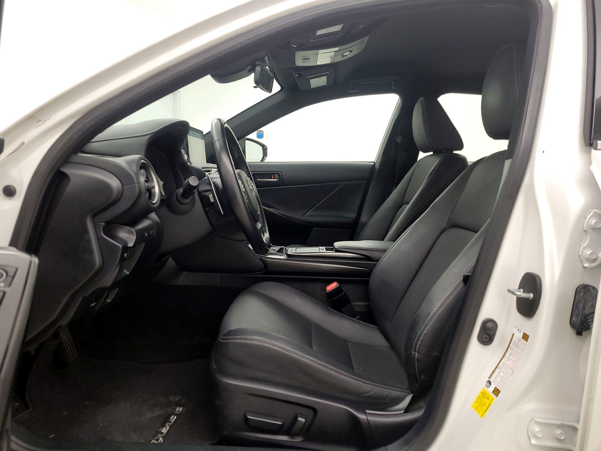 Thumbnail: 2022 Lexus IS - 11