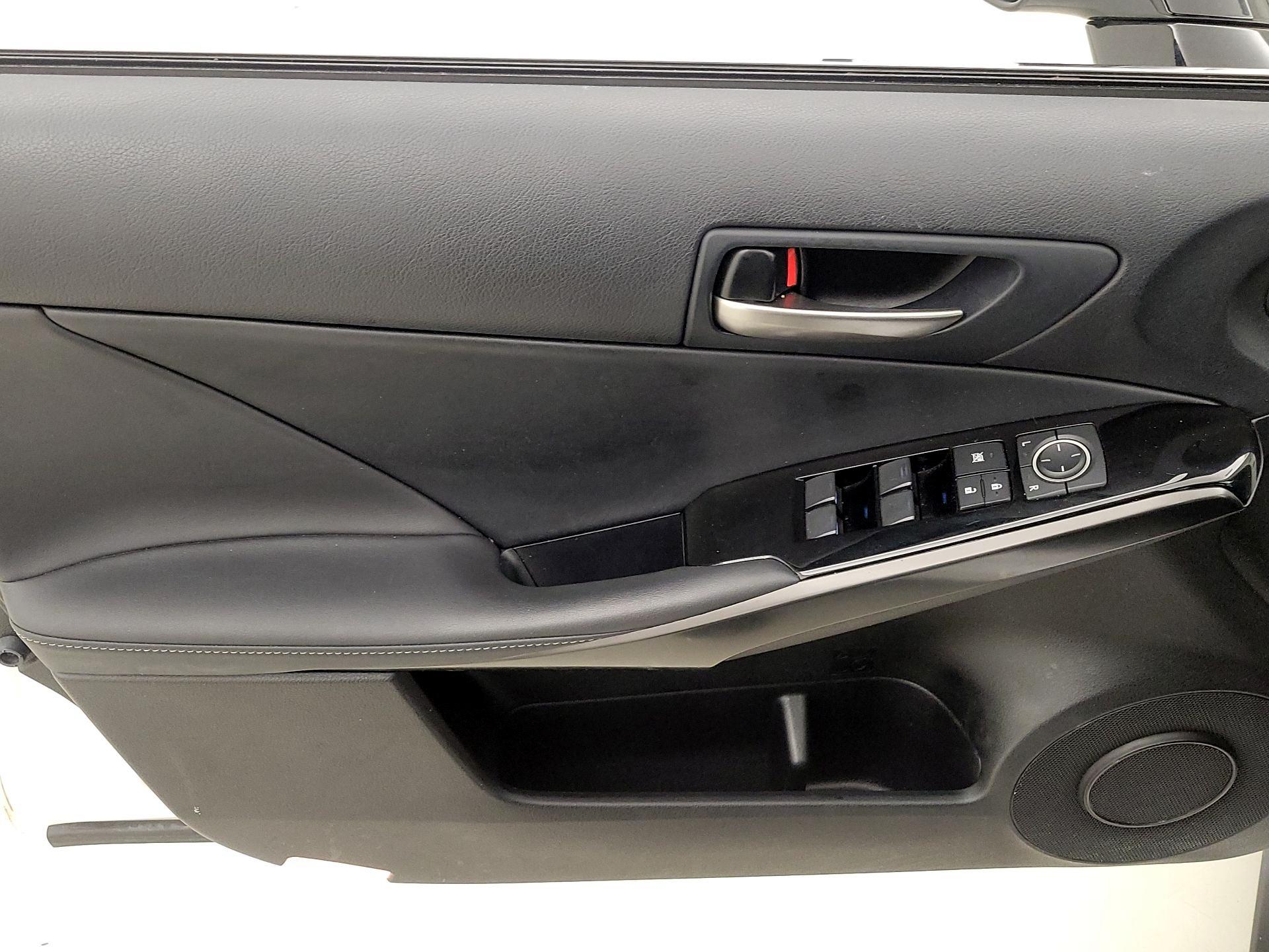 Thumbnail: 2022 Lexus IS - 12