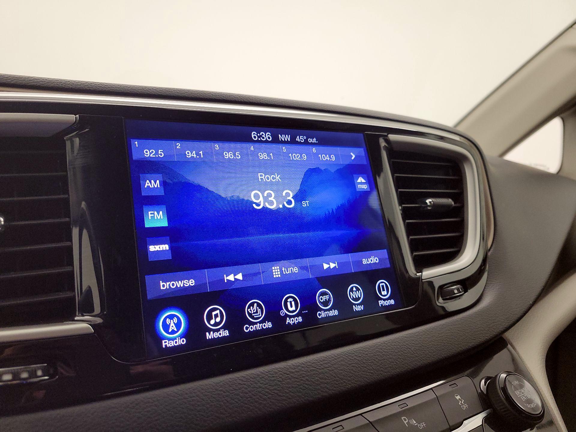 Thumbnail: 2017 Chrysler Pacifica - 16