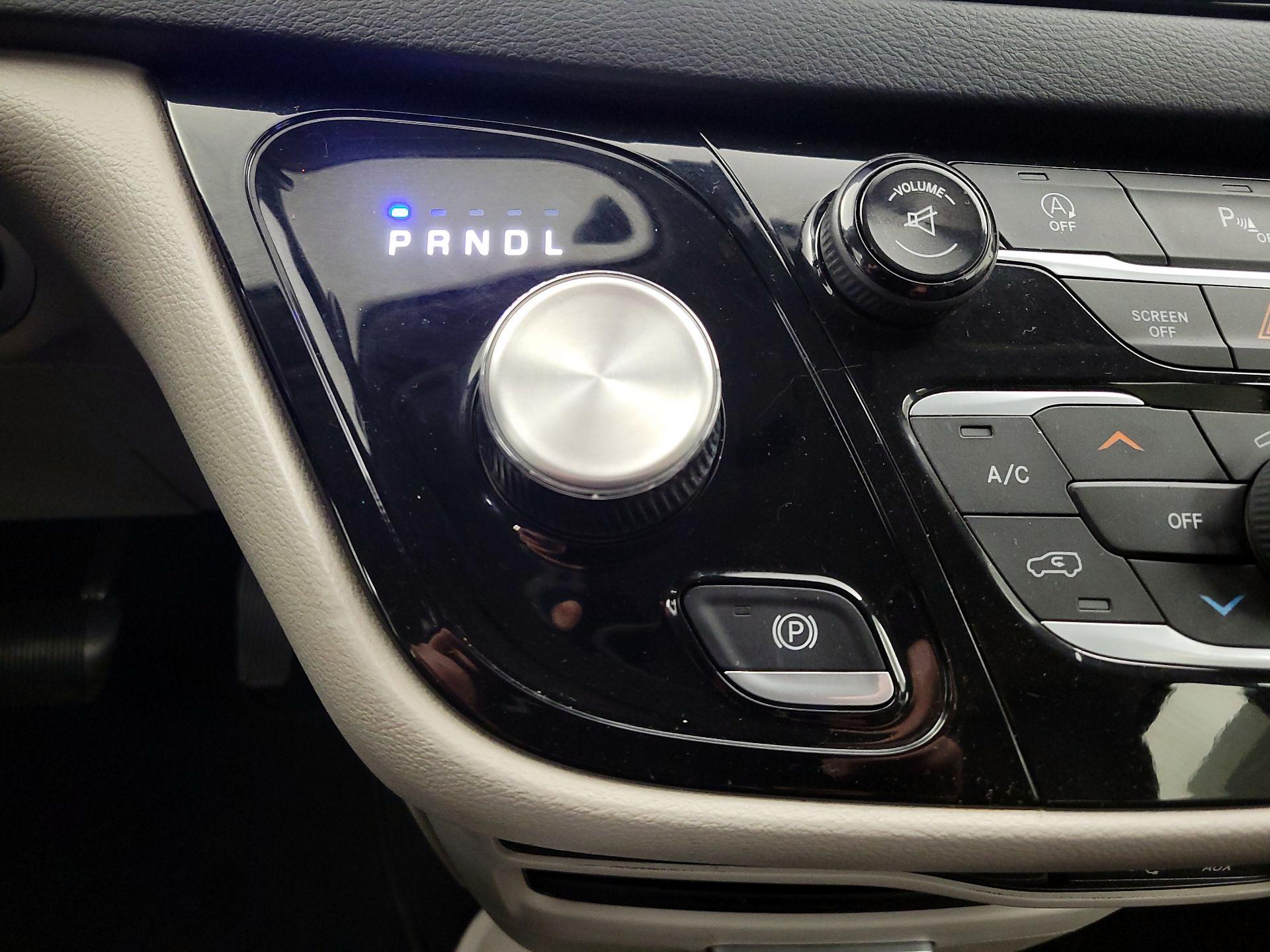 Thumbnail: 2017 Chrysler Pacifica - 18