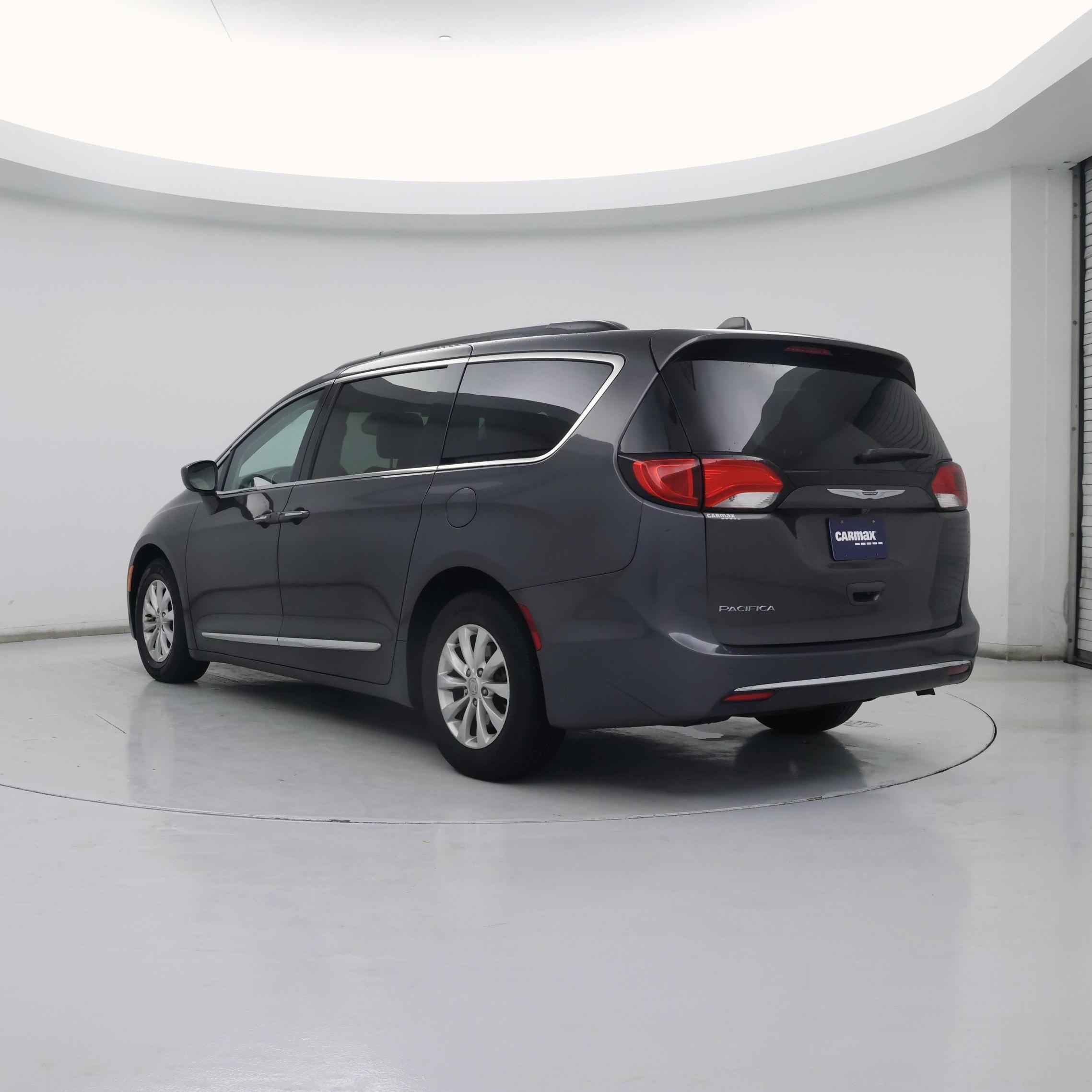 Thumbnail: 2017 Chrysler Pacifica - 2