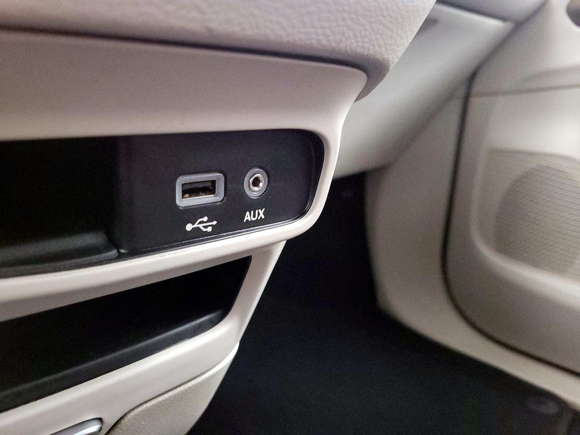 Thumbnail: 2017 Chrysler Pacifica - 19