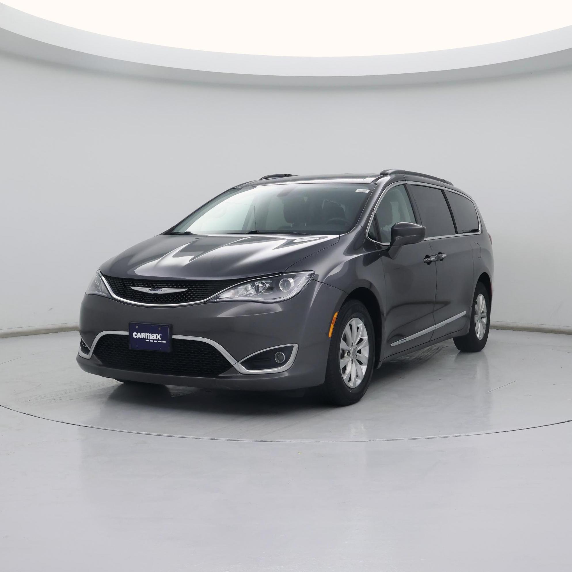 Thumbnail: 2017 Chrysler Pacifica - 4