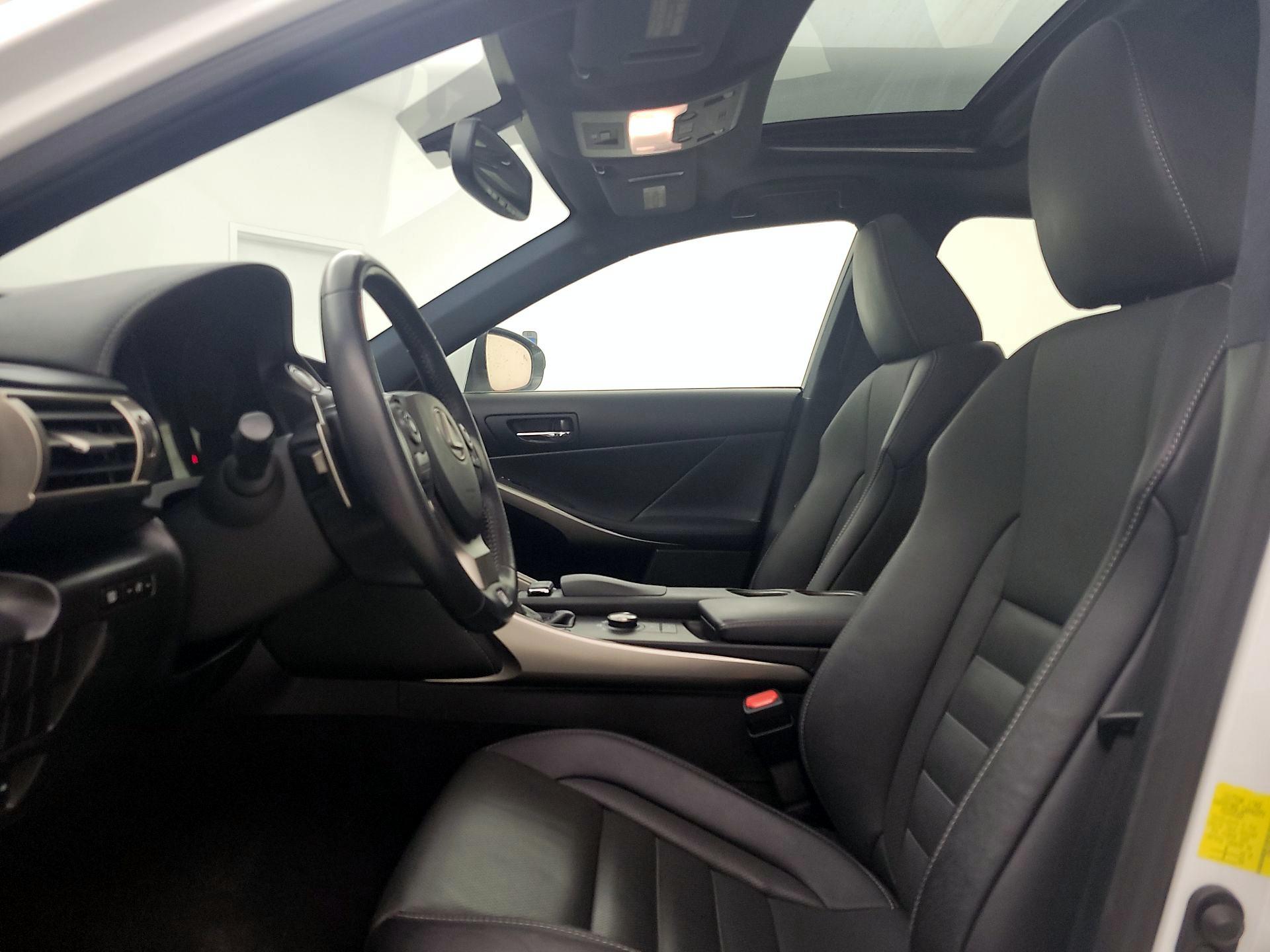 Thumbnail: 2015 Lexus IS - 11