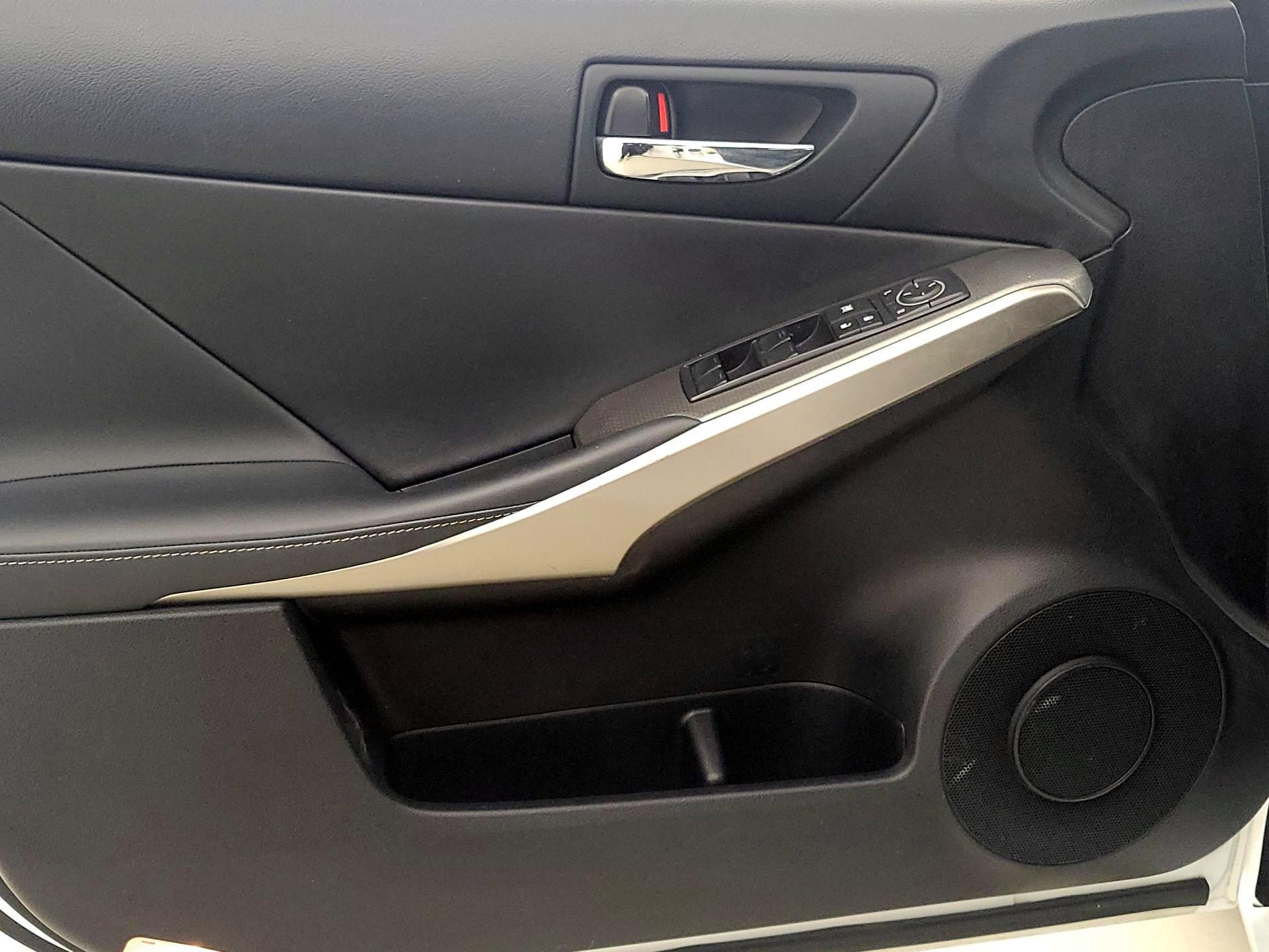 Thumbnail: 2015 Lexus IS - 12