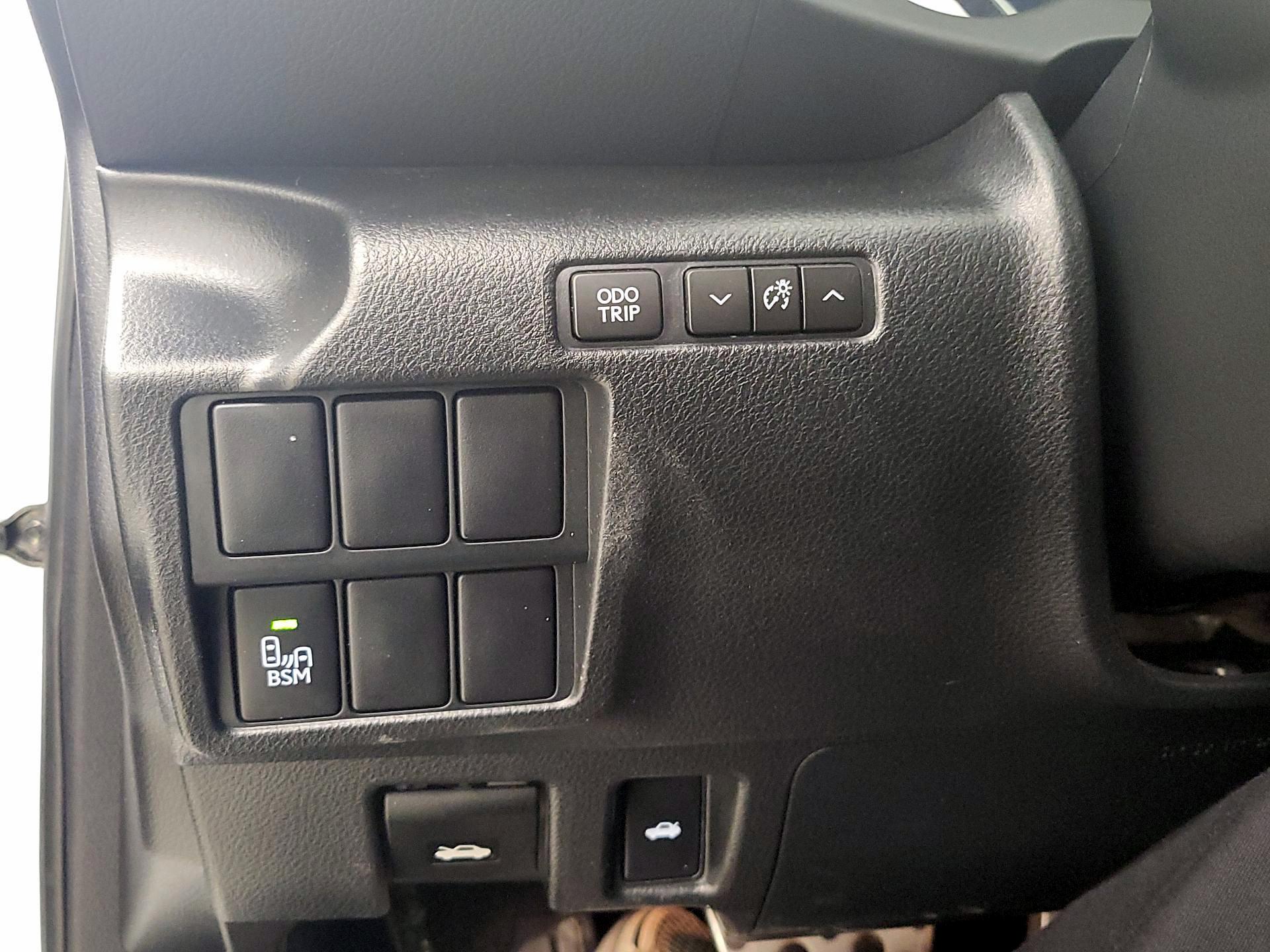 Thumbnail: 2015 Lexus IS - 13