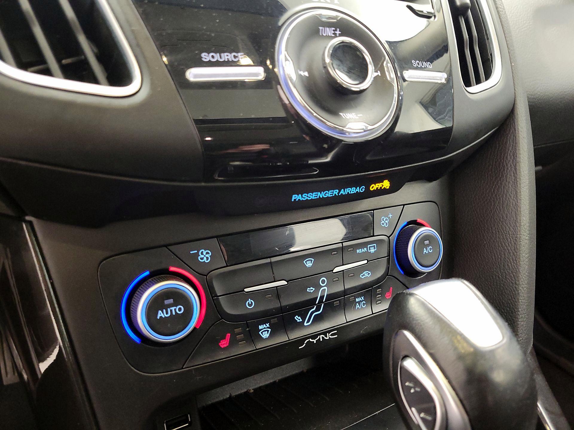 Thumbnail: 2018 Ford Focus - 16