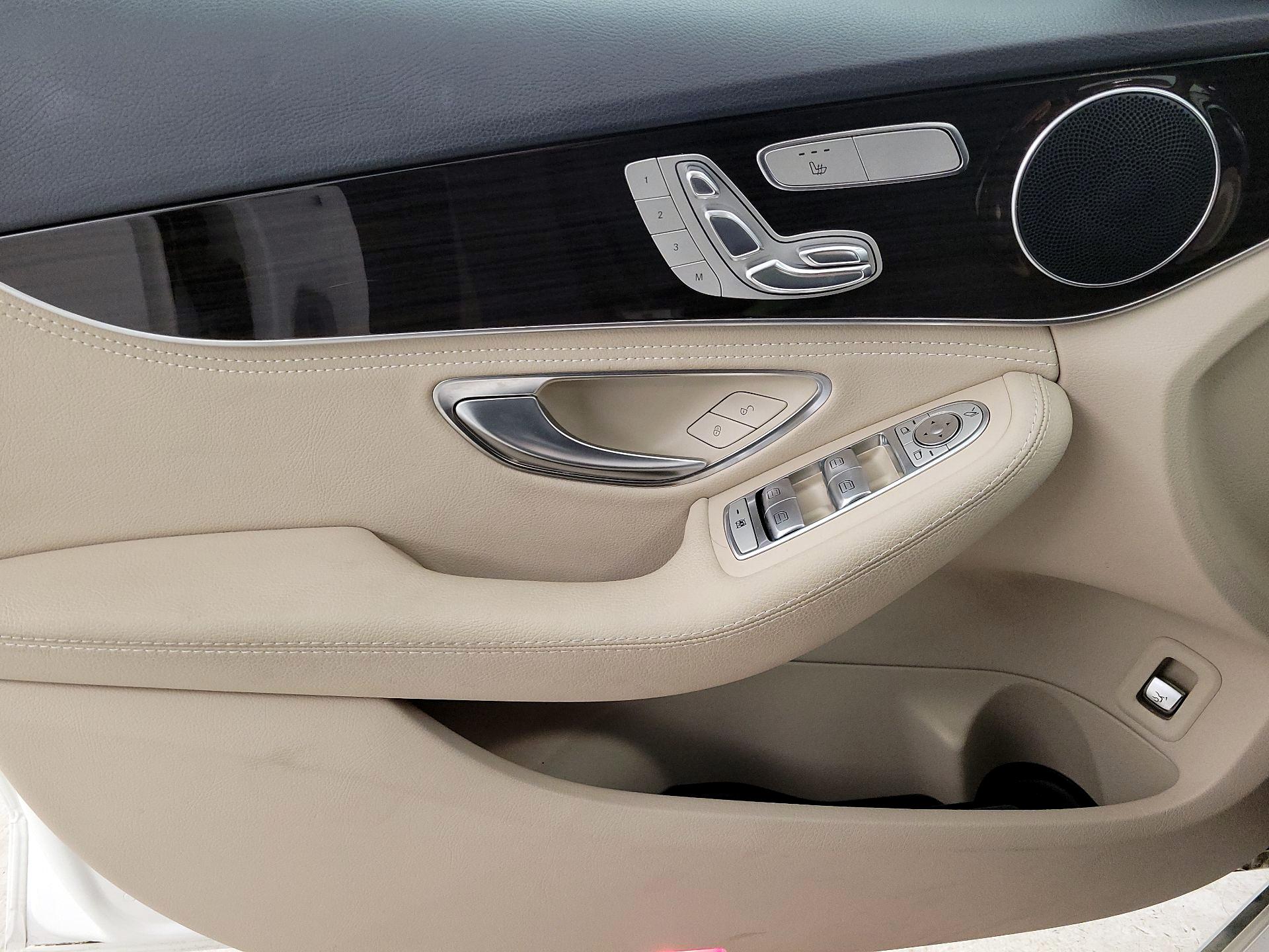 Thumbnail: 2015 Mercedes-Benz C-Class - 12