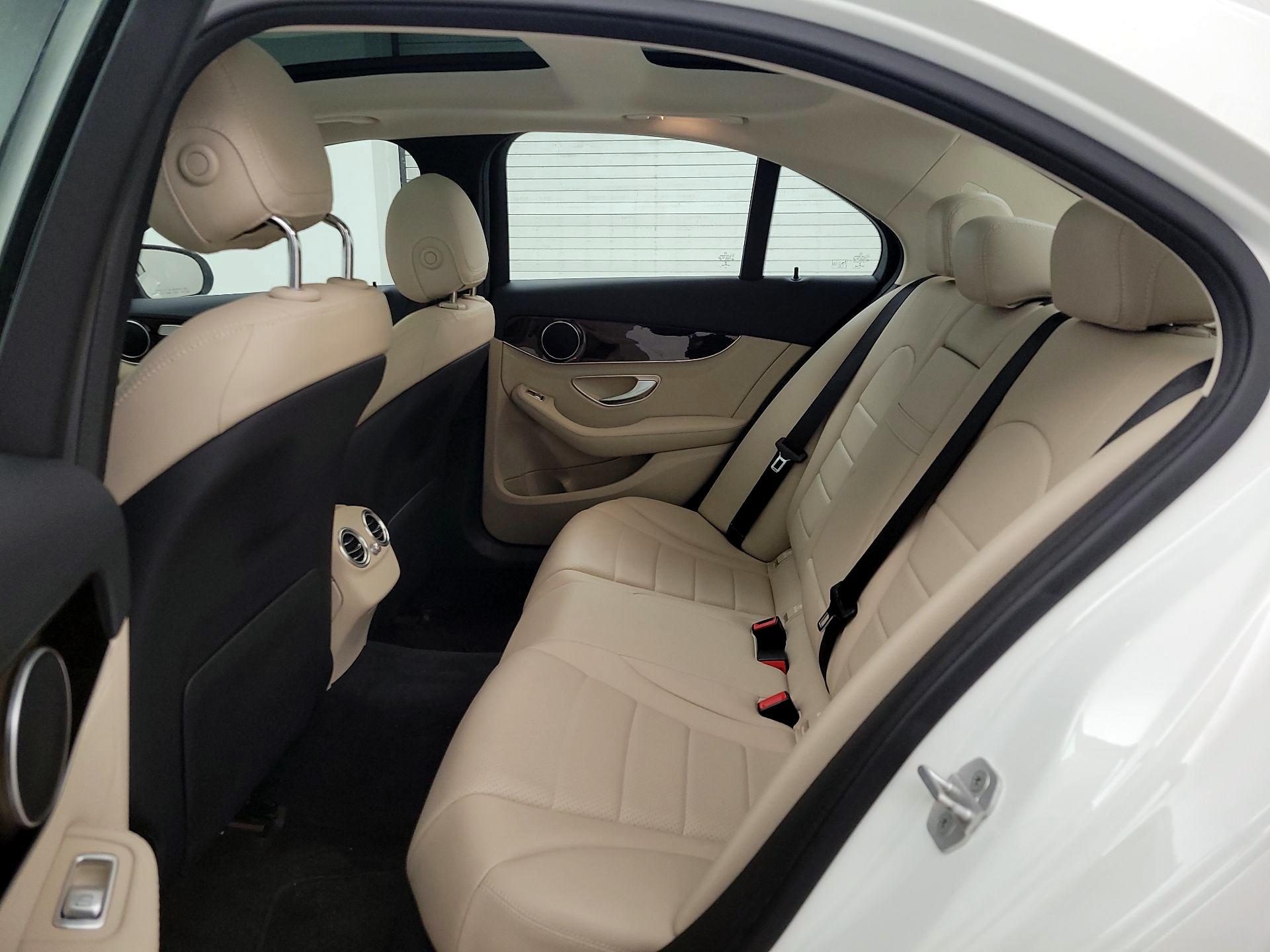 Thumbnail: 2015 Mercedes-Benz C-Class - 20