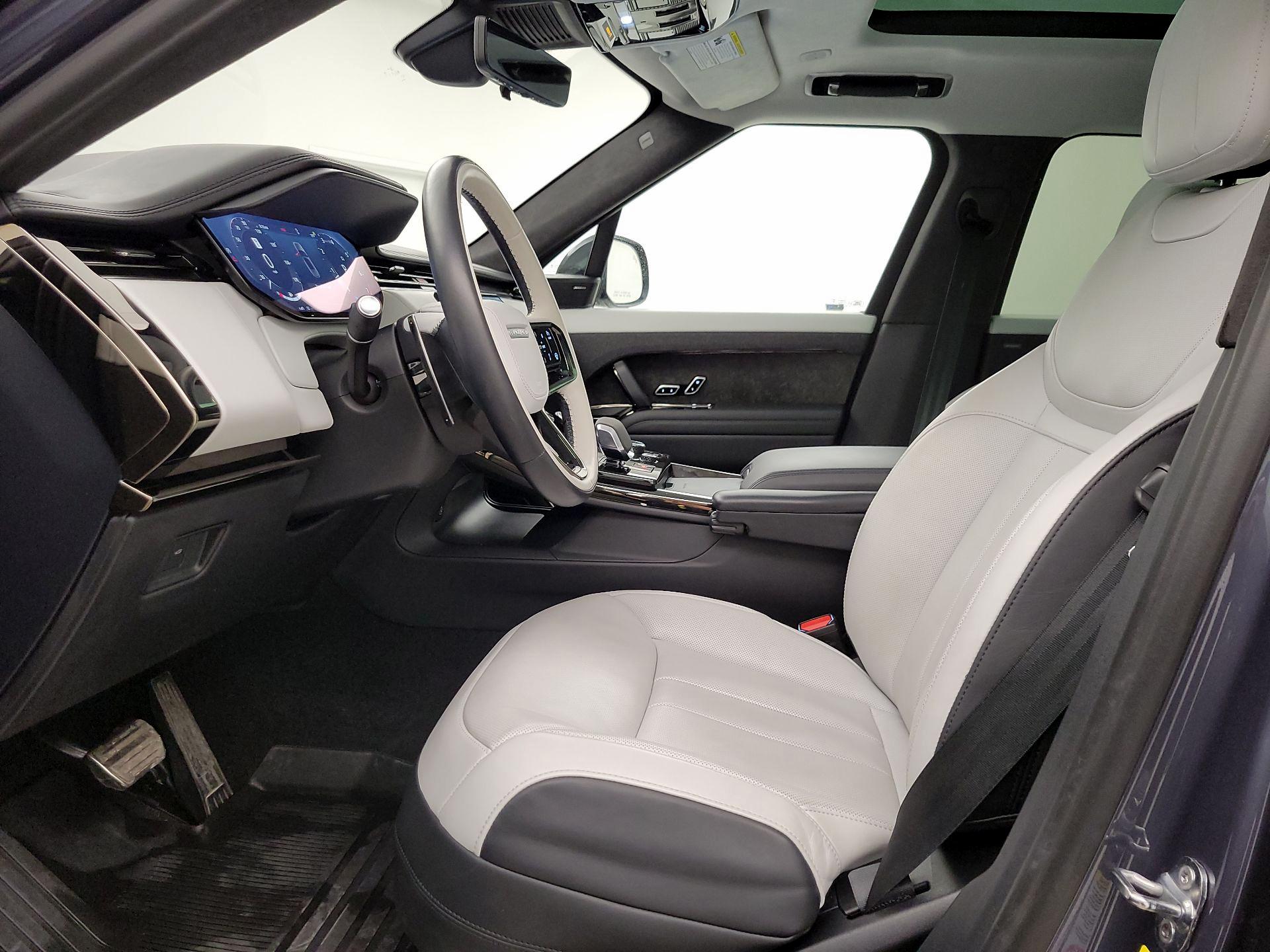 Thumbnail: 2023 Land Rover Range Rover Sport - 11