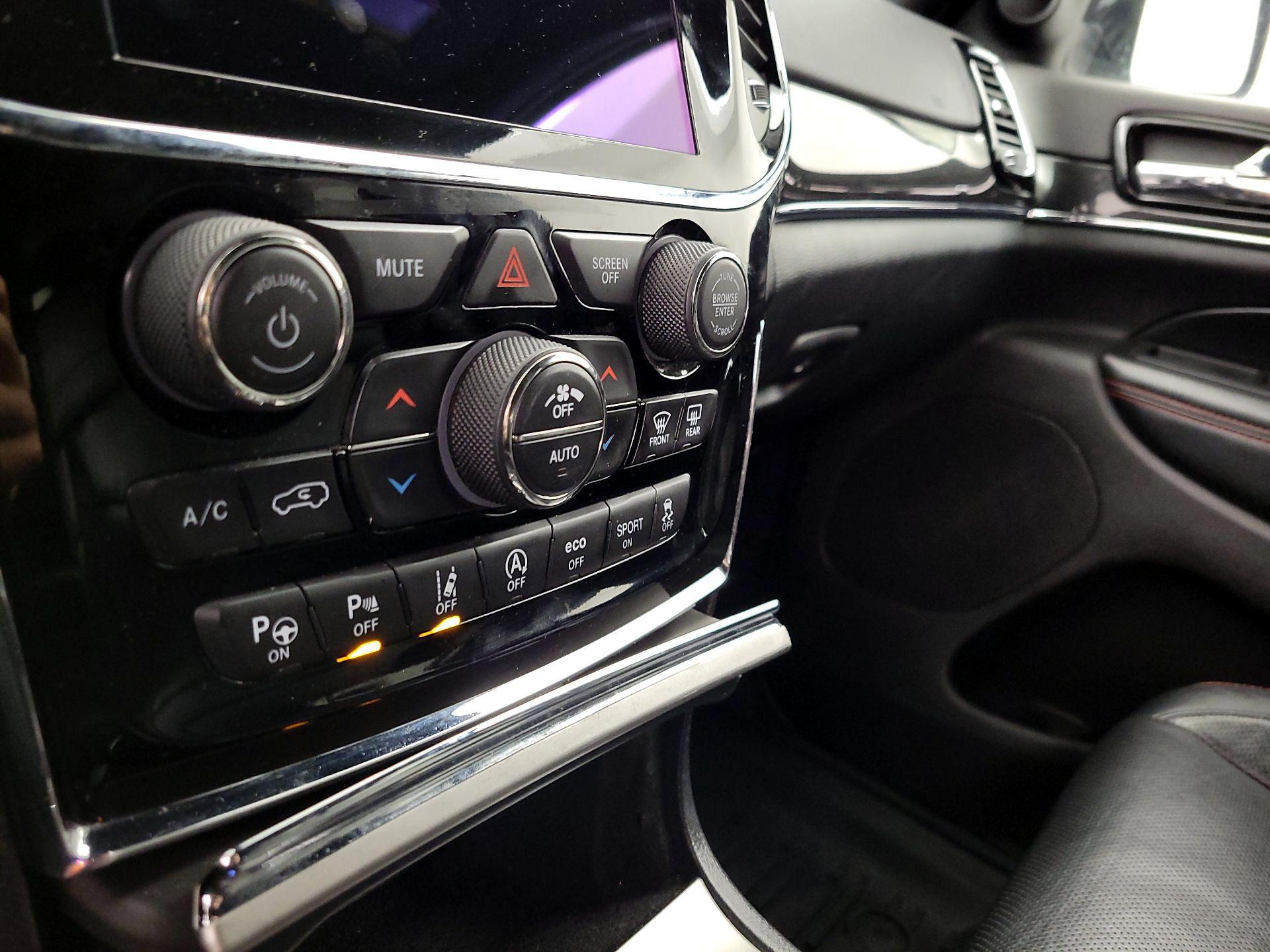 Thumbnail: 2019 Jeep Grand Cherokee - 17