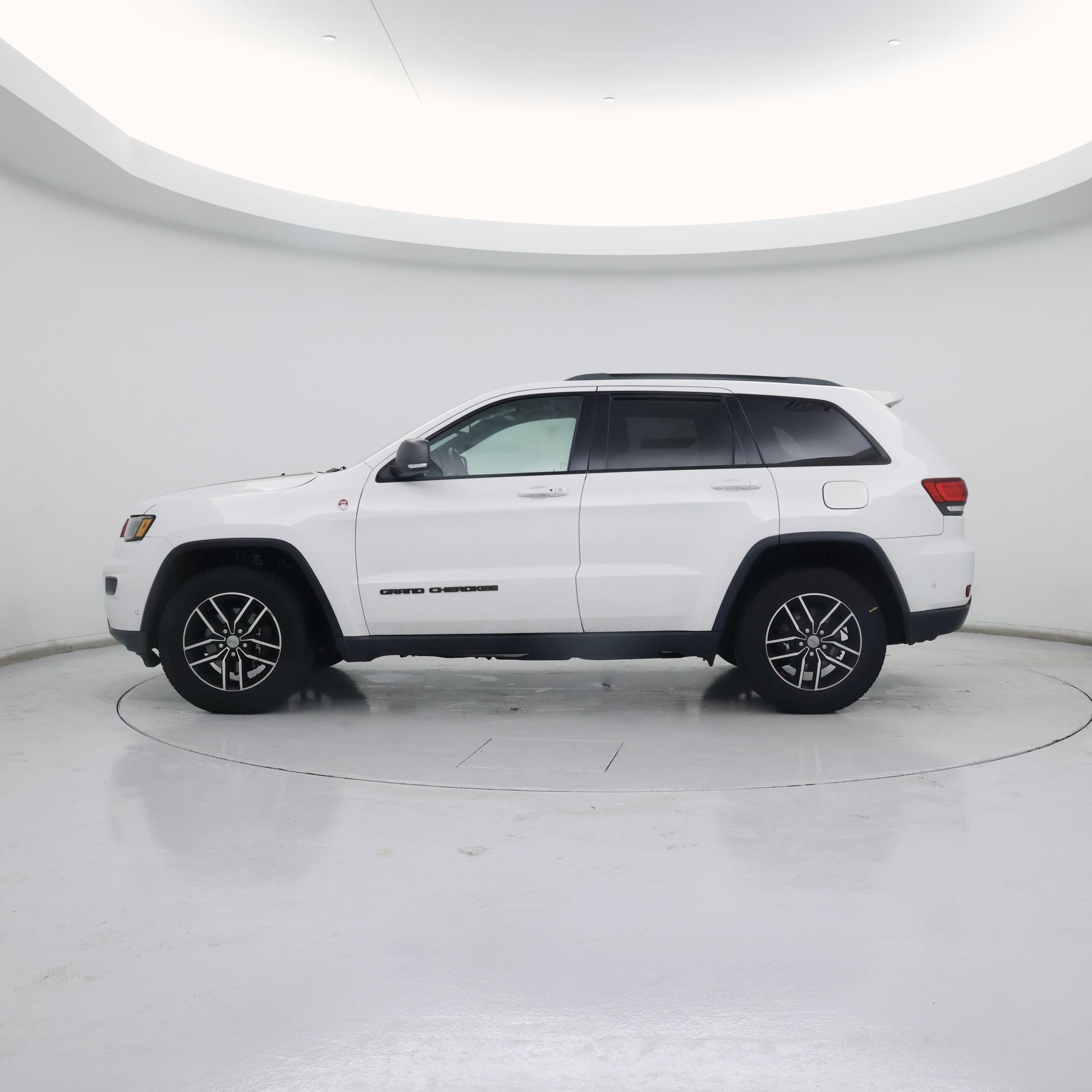 Thumbnail: 2019 Jeep Grand Cherokee - 3