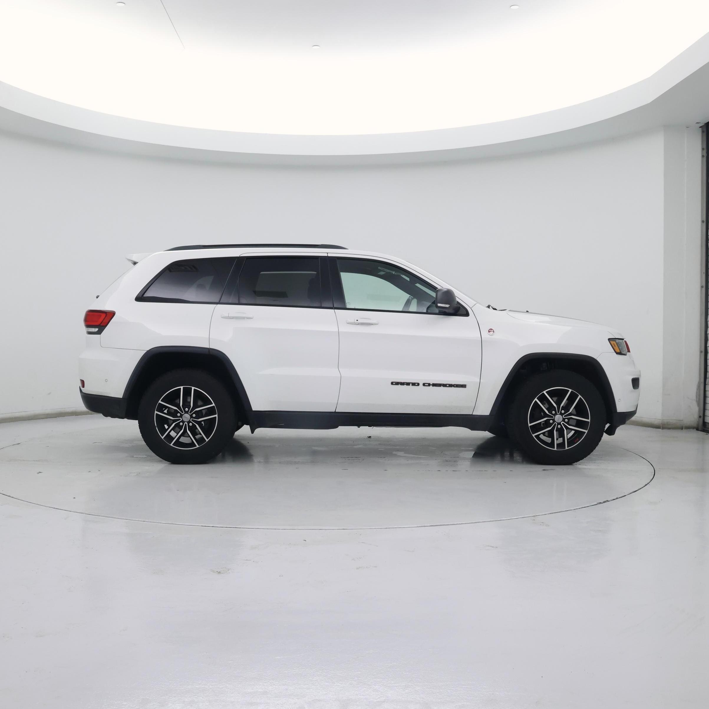 Thumbnail: 2019 Jeep Grand Cherokee - 7