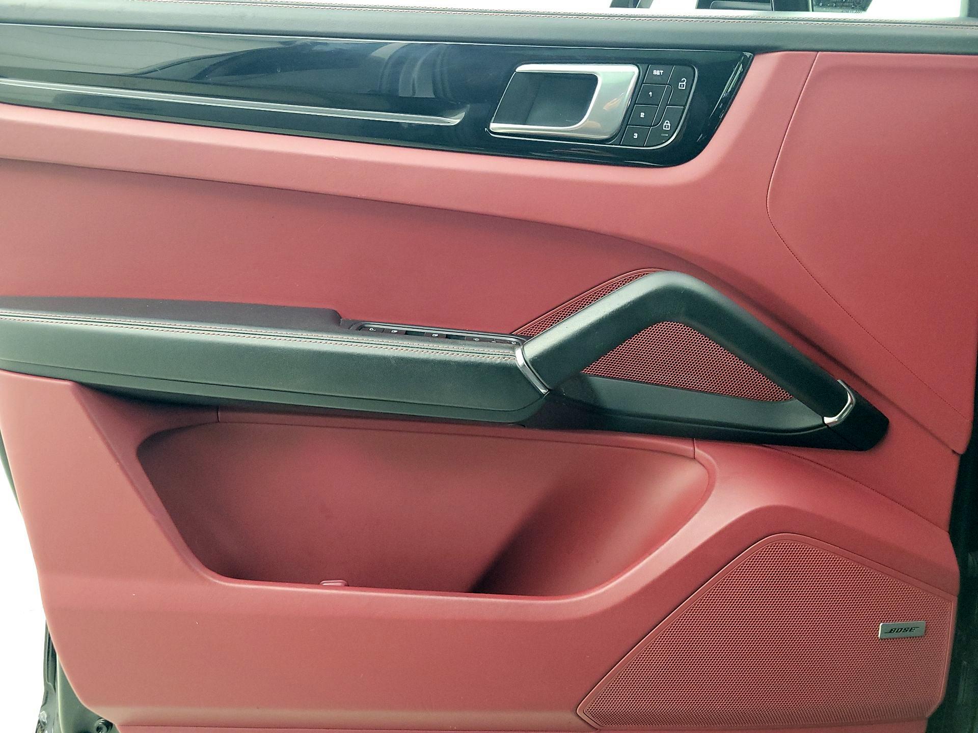 Thumbnail: 2022 Porsche Cayenne - 12