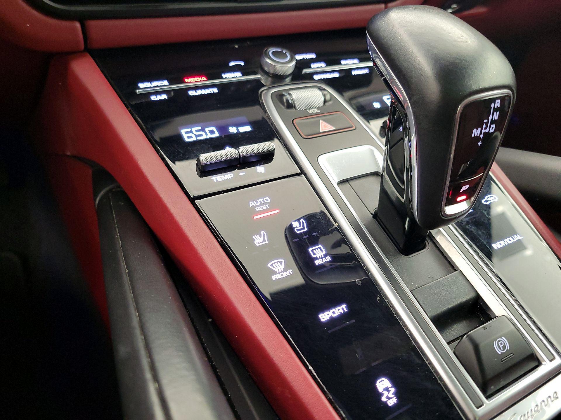 Thumbnail: 2022 Porsche Cayenne - 17