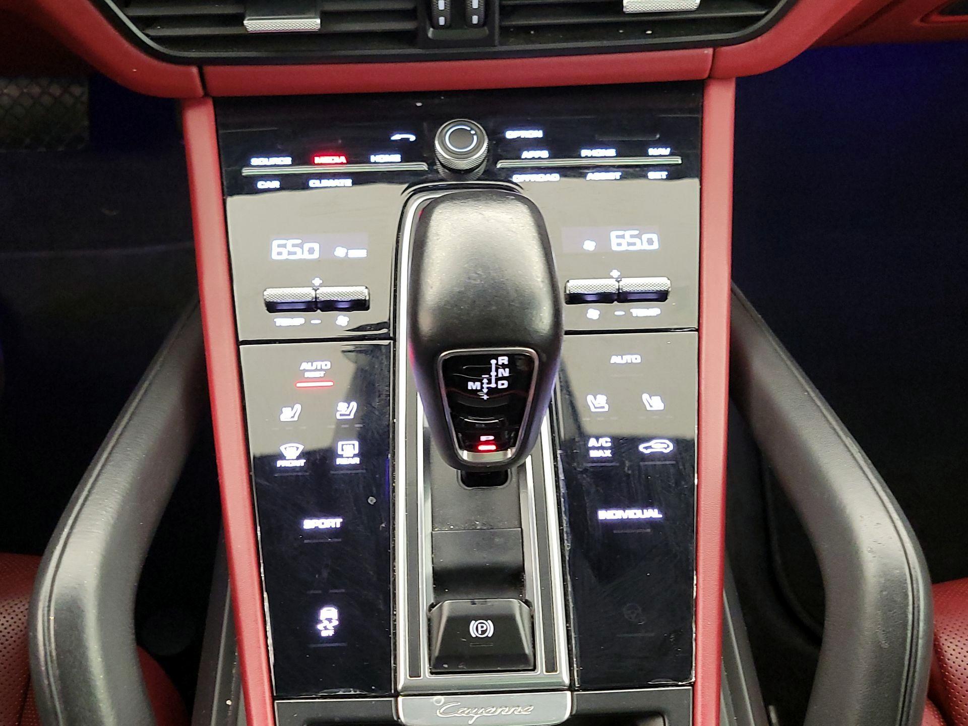 Thumbnail: 2022 Porsche Cayenne - 18