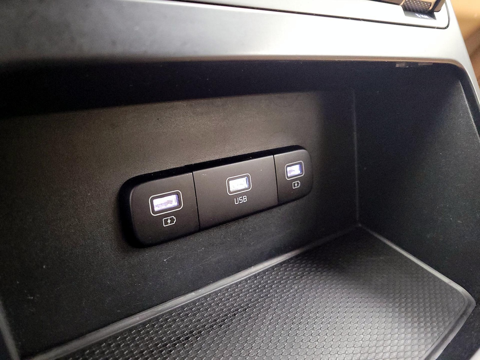 2022 Kia Carnival LX Seat Pkg - Photo 19