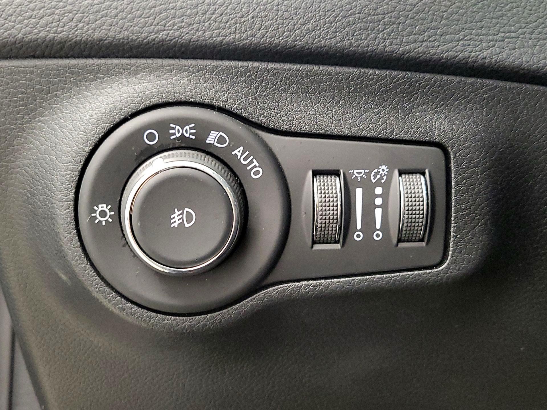 Thumbnail: 2018 Jeep Compass - 13