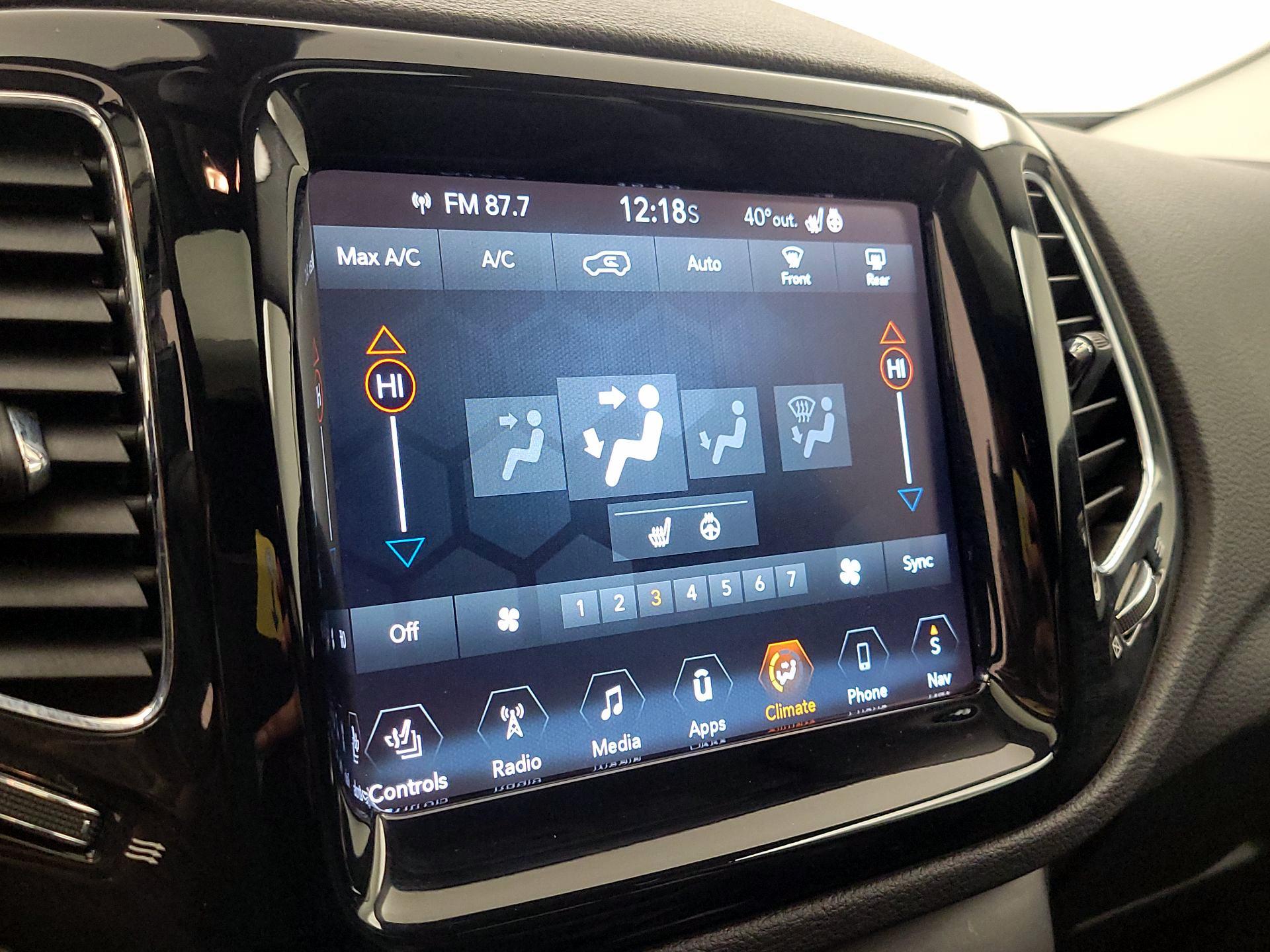 Thumbnail: 2018 Jeep Compass - 17