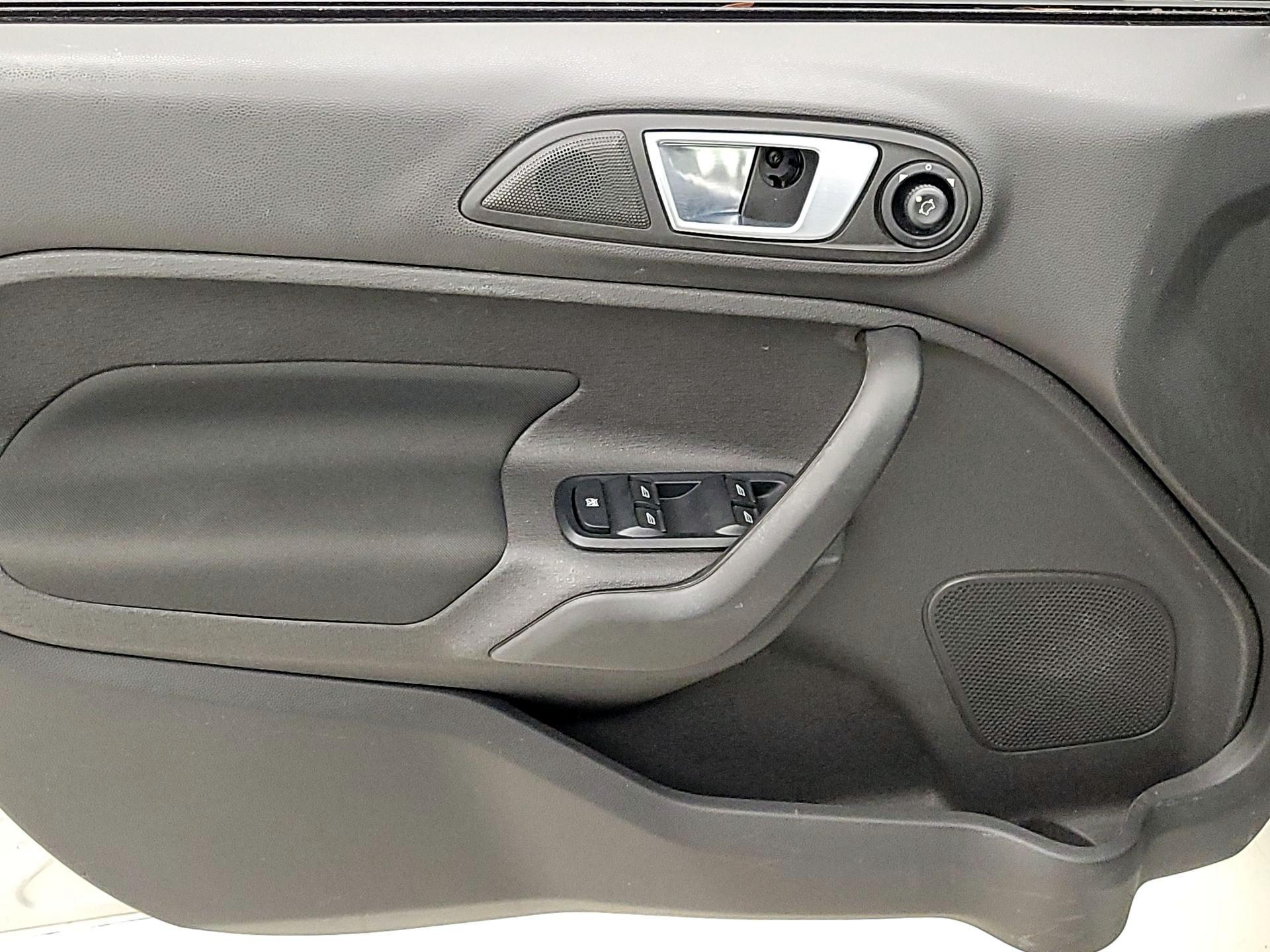 Thumbnail: 2016 Ford Fiesta - 12