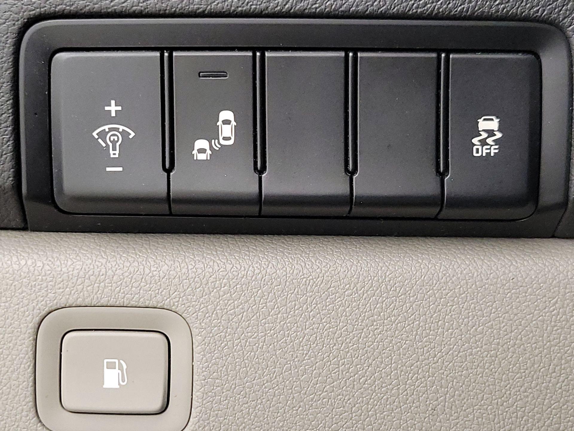 Thumbnail: 2020 Kia Sedona - 13