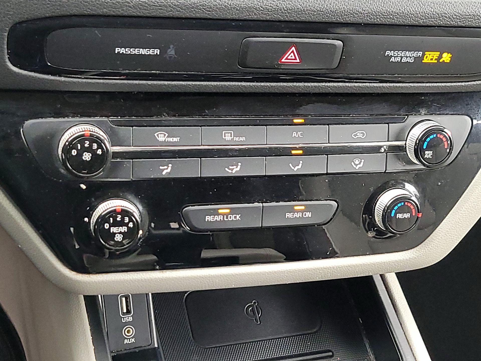 Thumbnail: 2020 Kia Sedona - 16