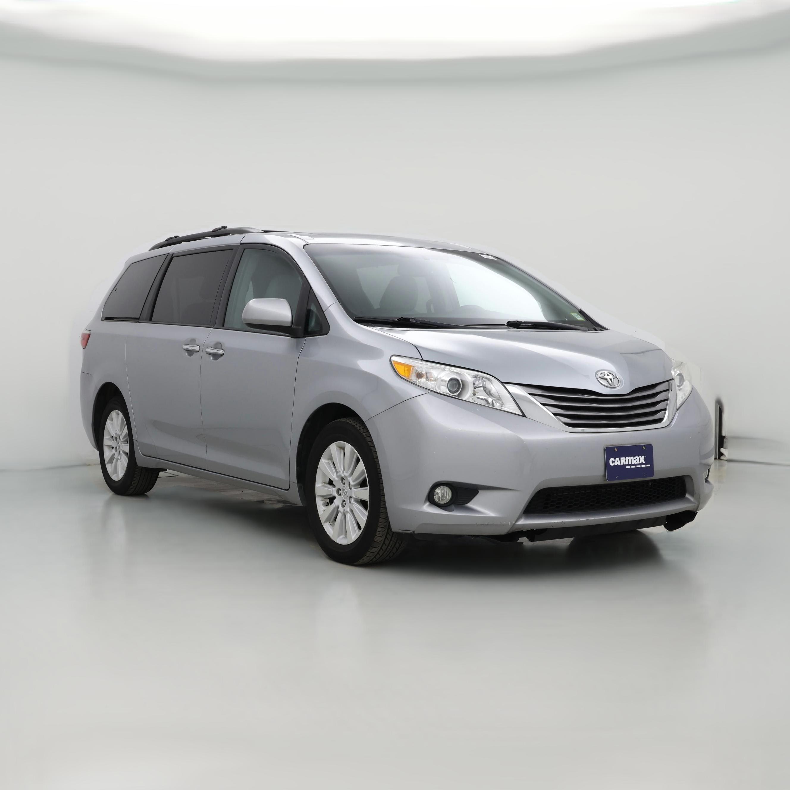 Thumbnail: 2015 Toyota Sienna - 1