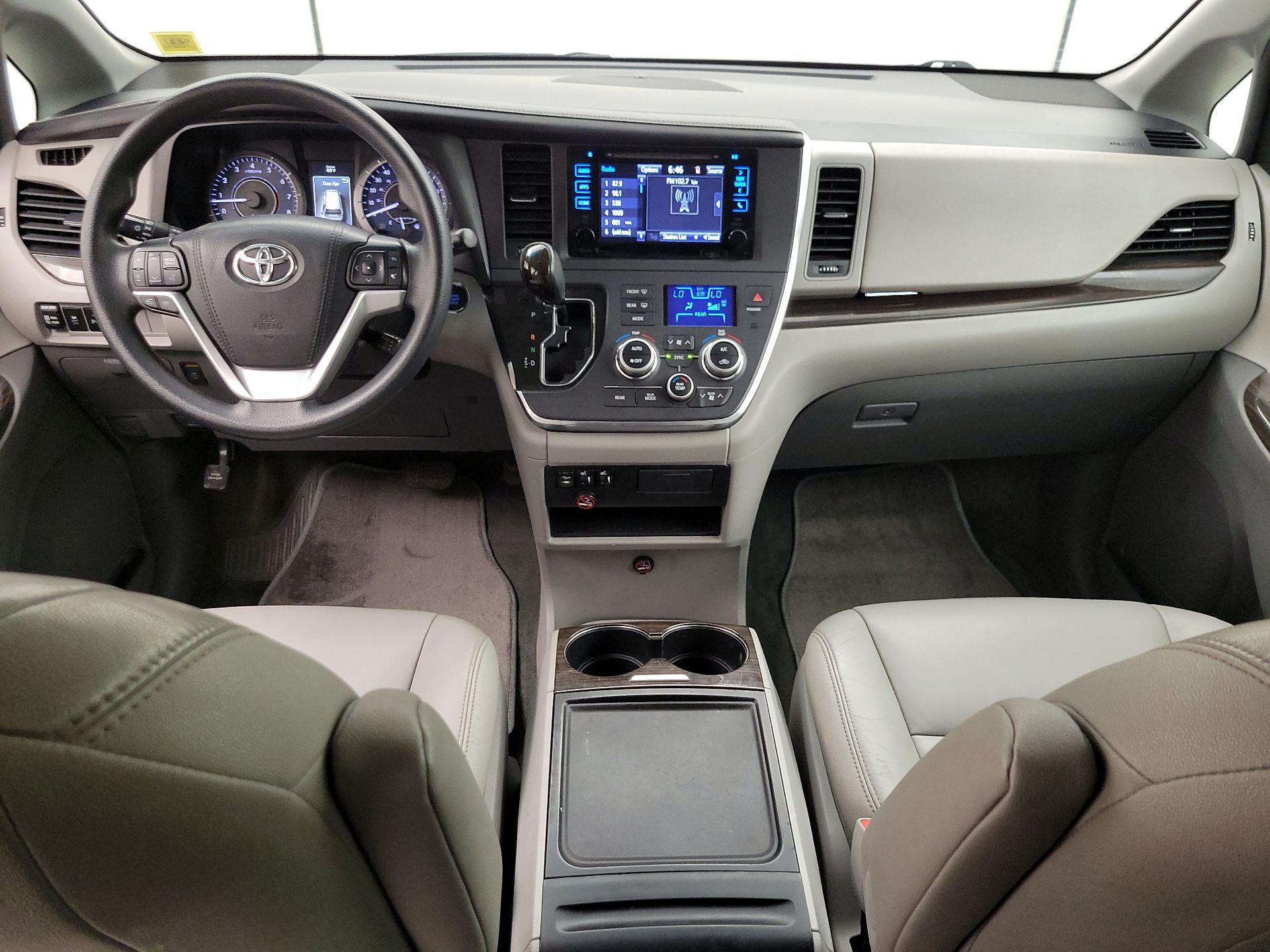 Thumbnail: 2015 Toyota Sienna - 9