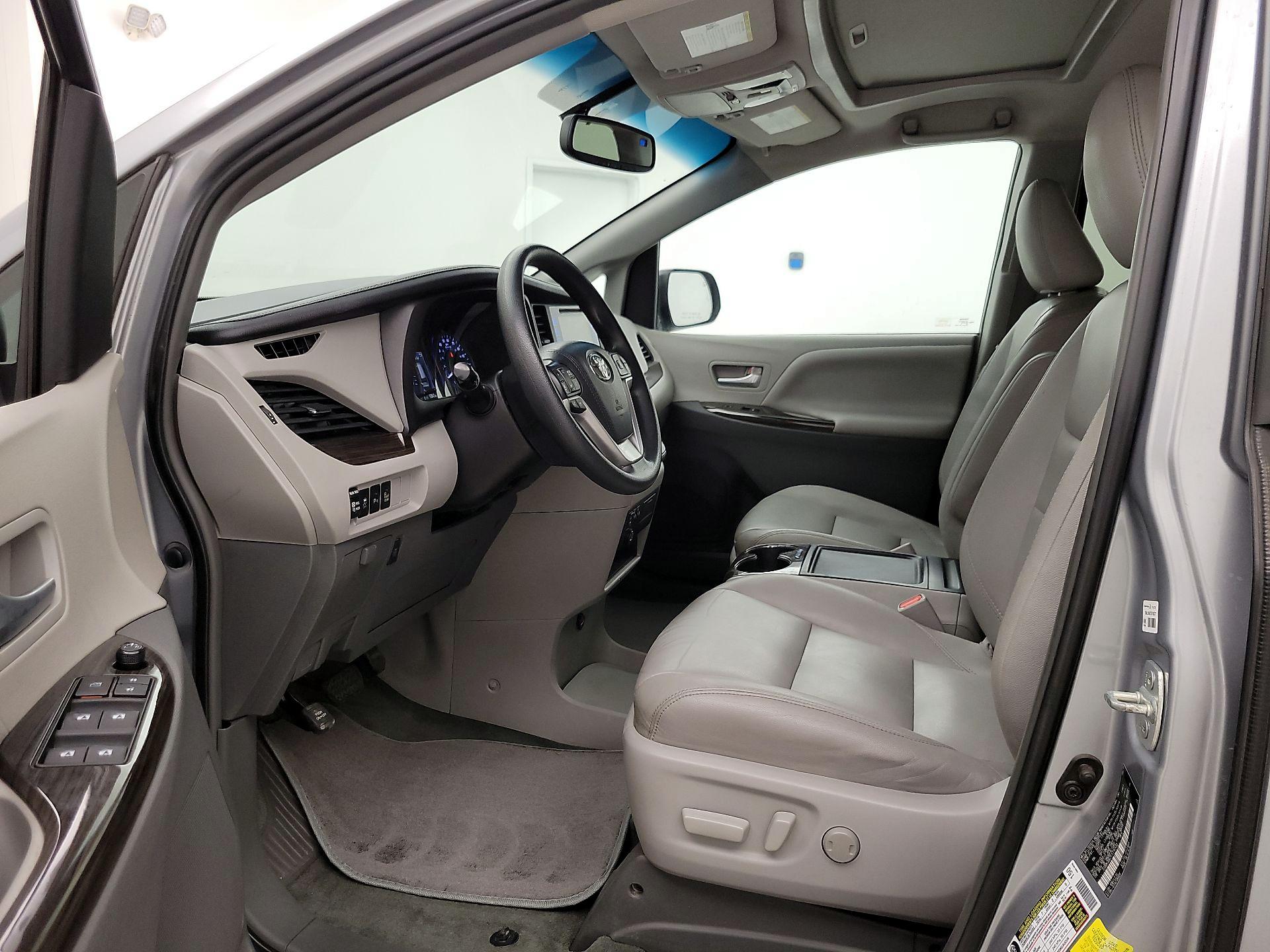 Thumbnail: 2015 Toyota Sienna - 11