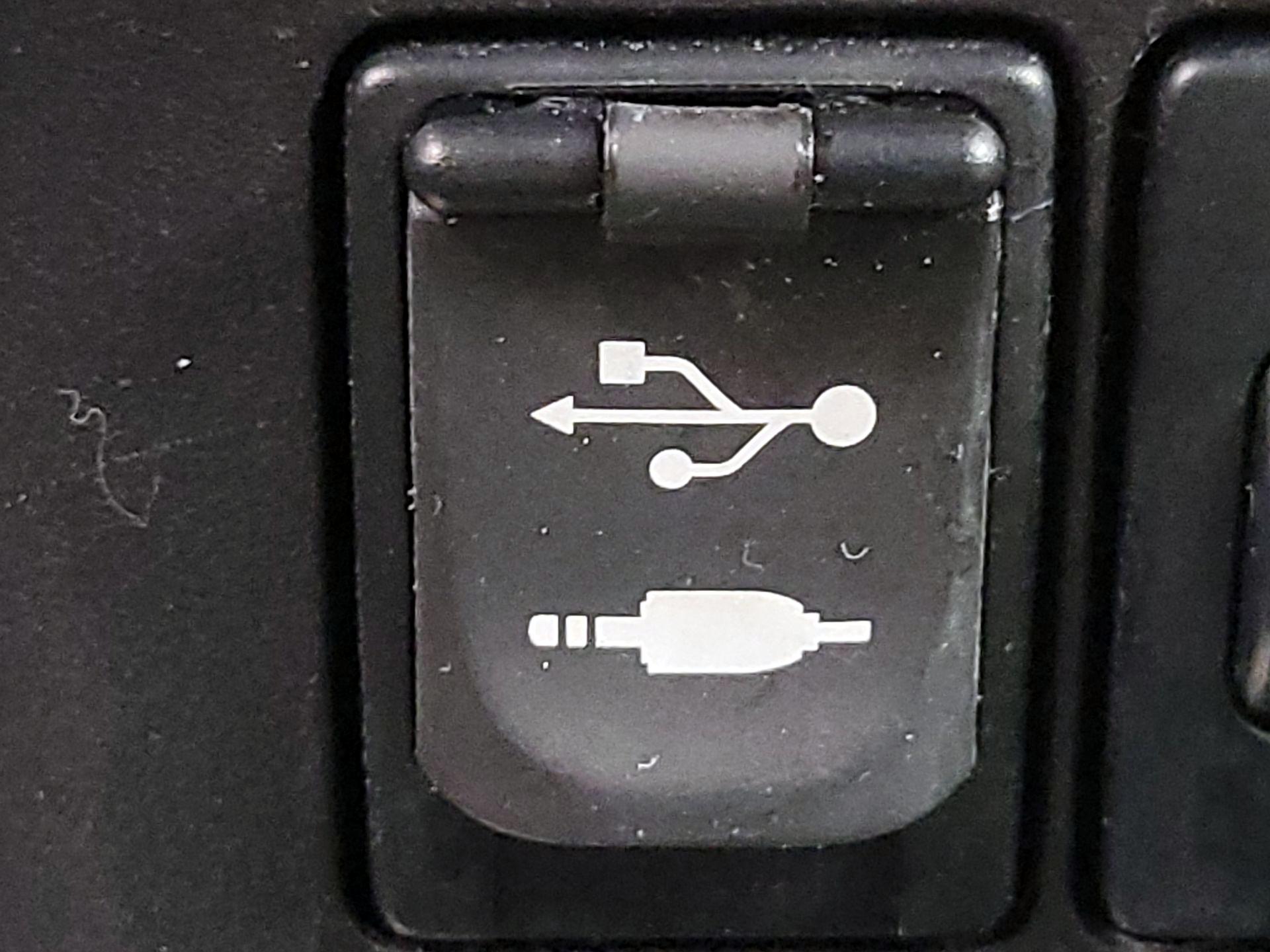 Thumbnail: 2015 Toyota Sienna - 18