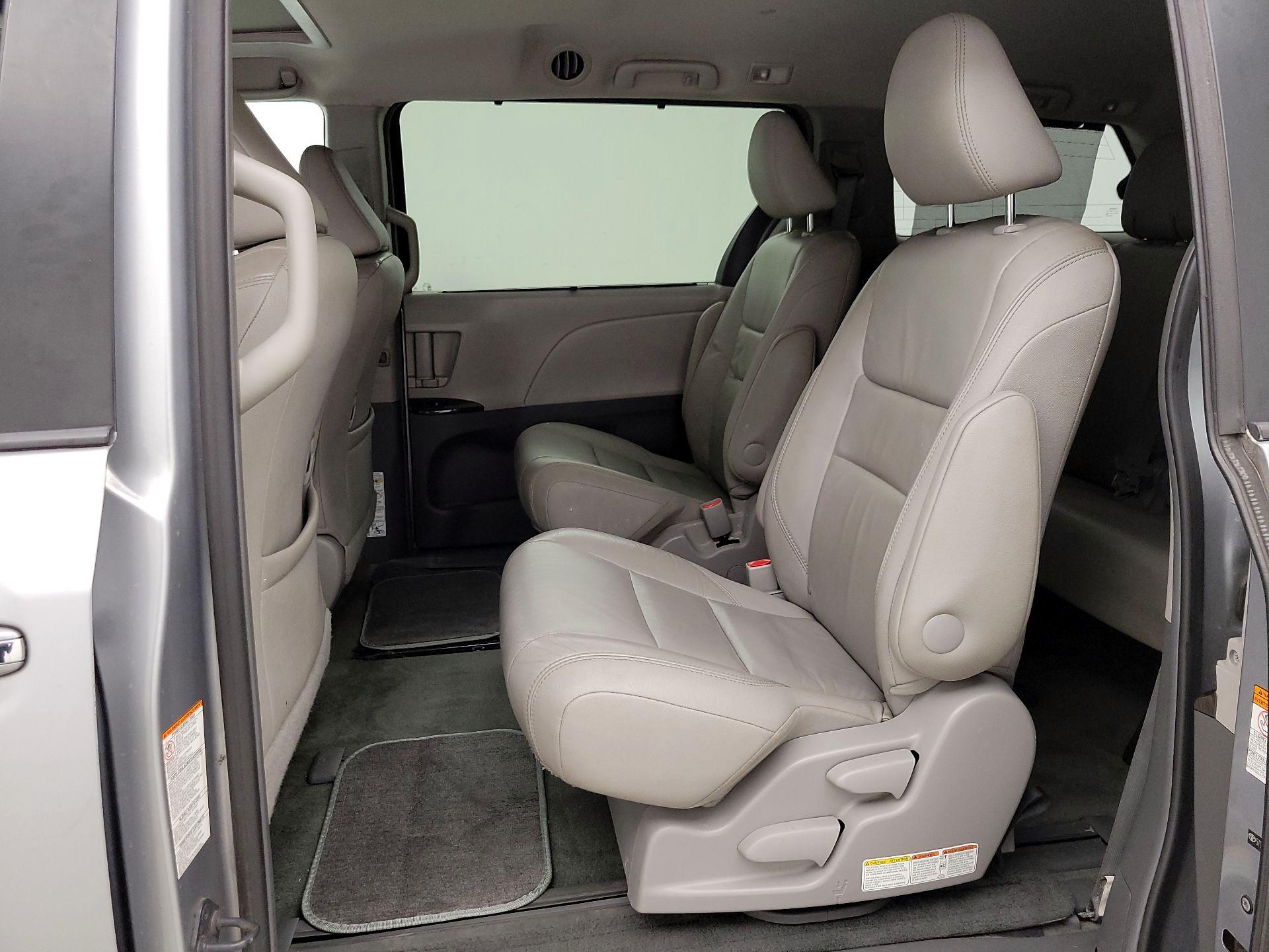 Thumbnail: 2015 Toyota Sienna - 20