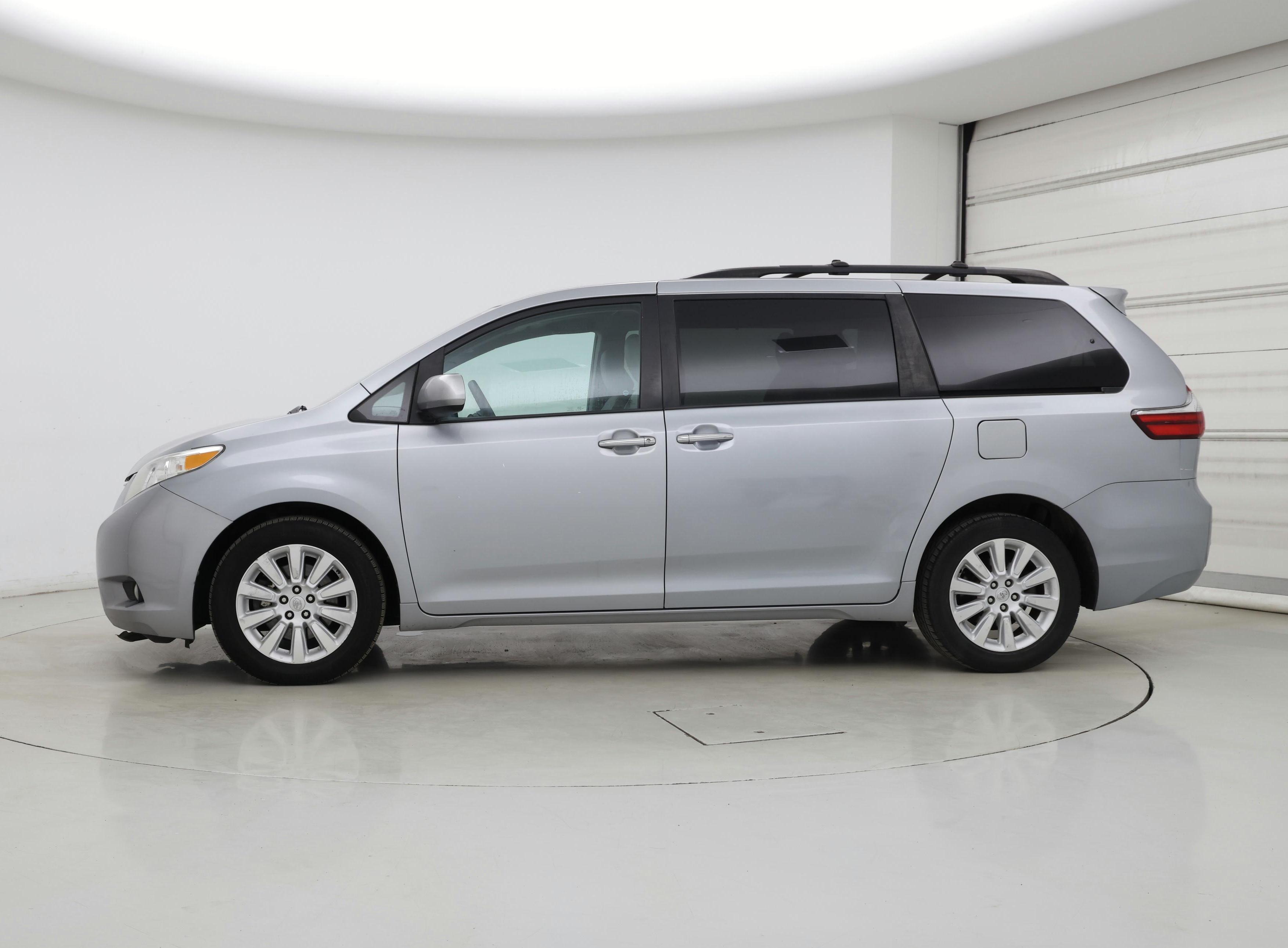 Thumbnail: 2015 Toyota Sienna - 3