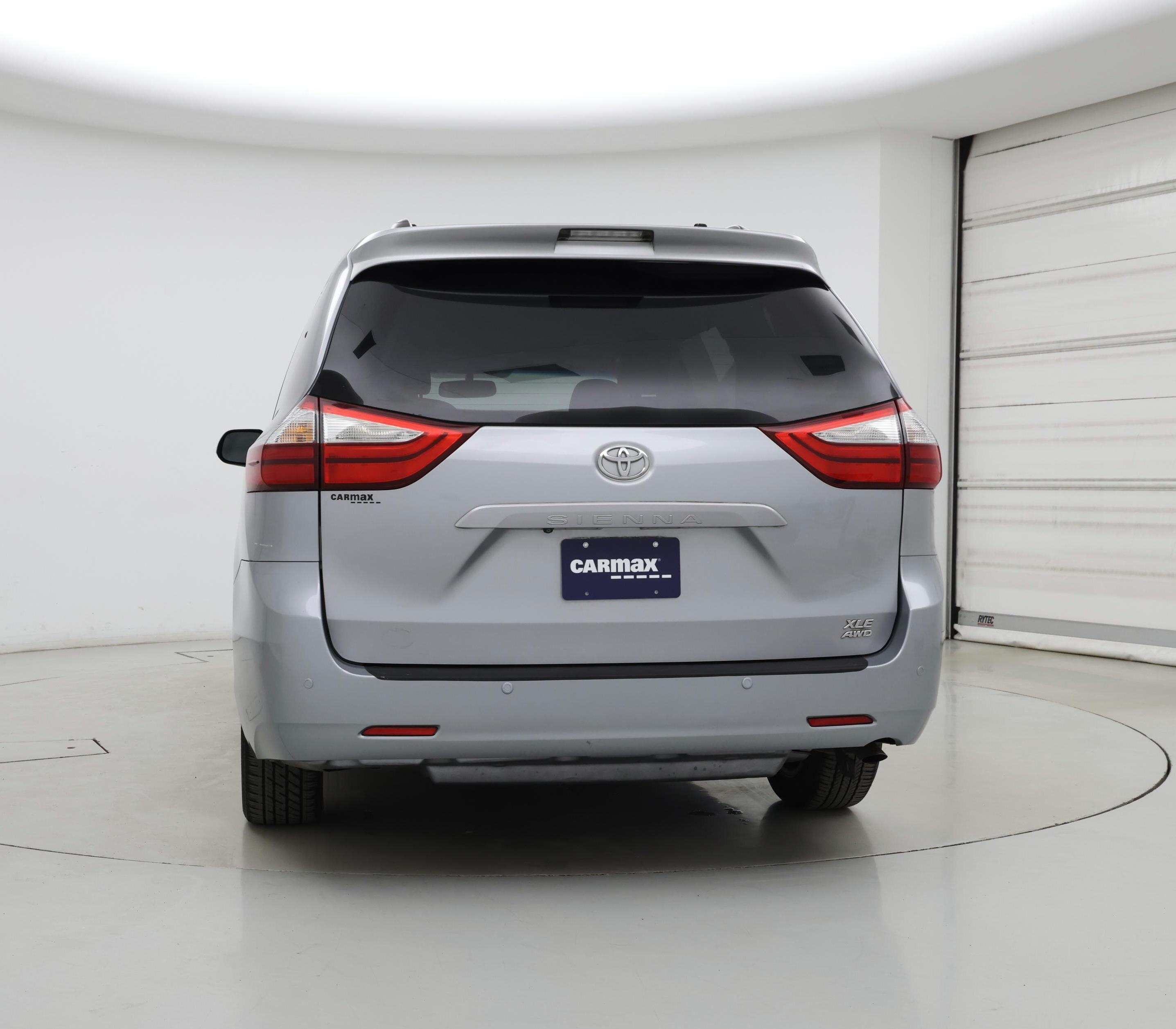 Thumbnail: 2015 Toyota Sienna - 6
