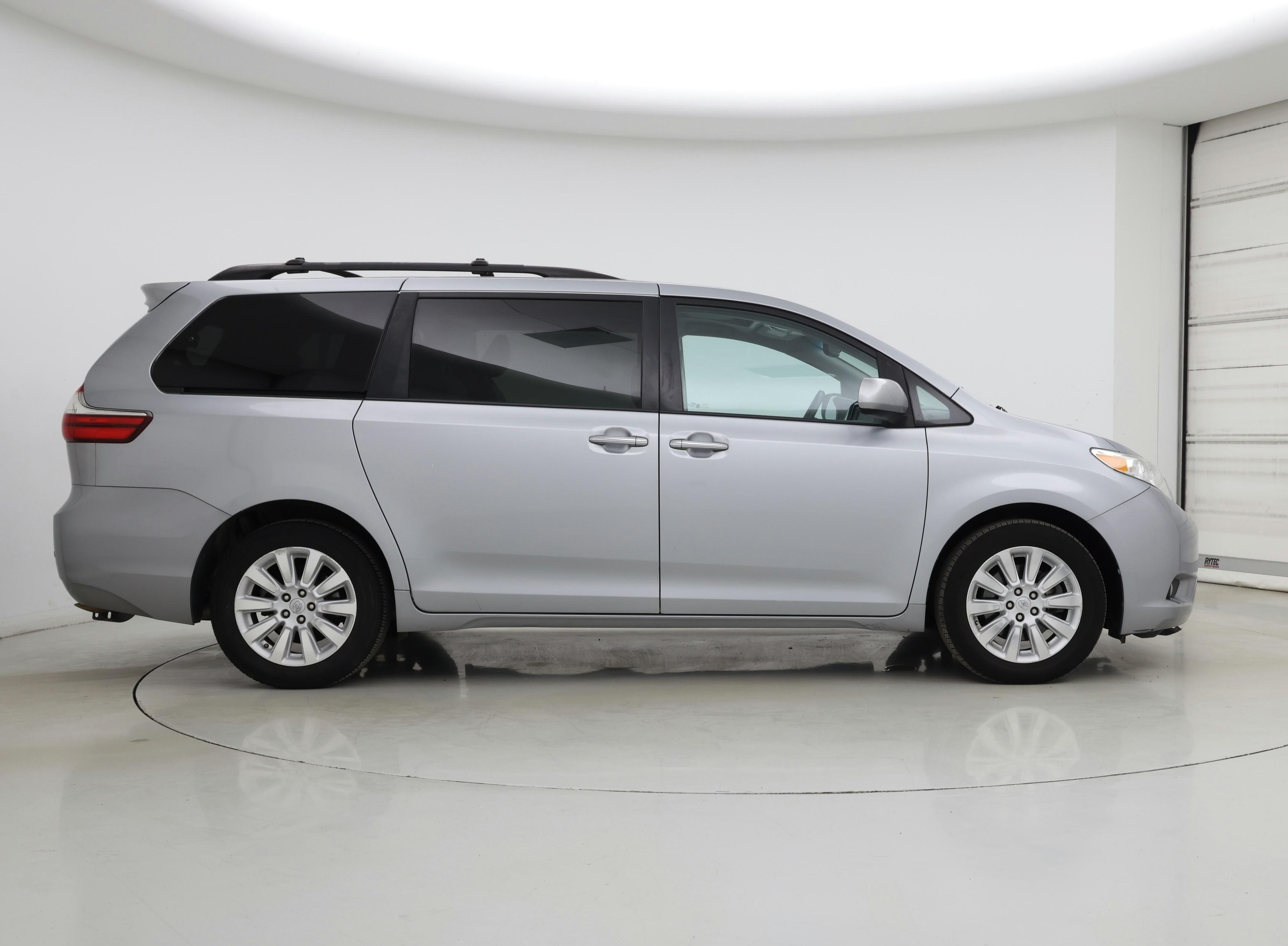 Thumbnail: 2015 Toyota Sienna - 7