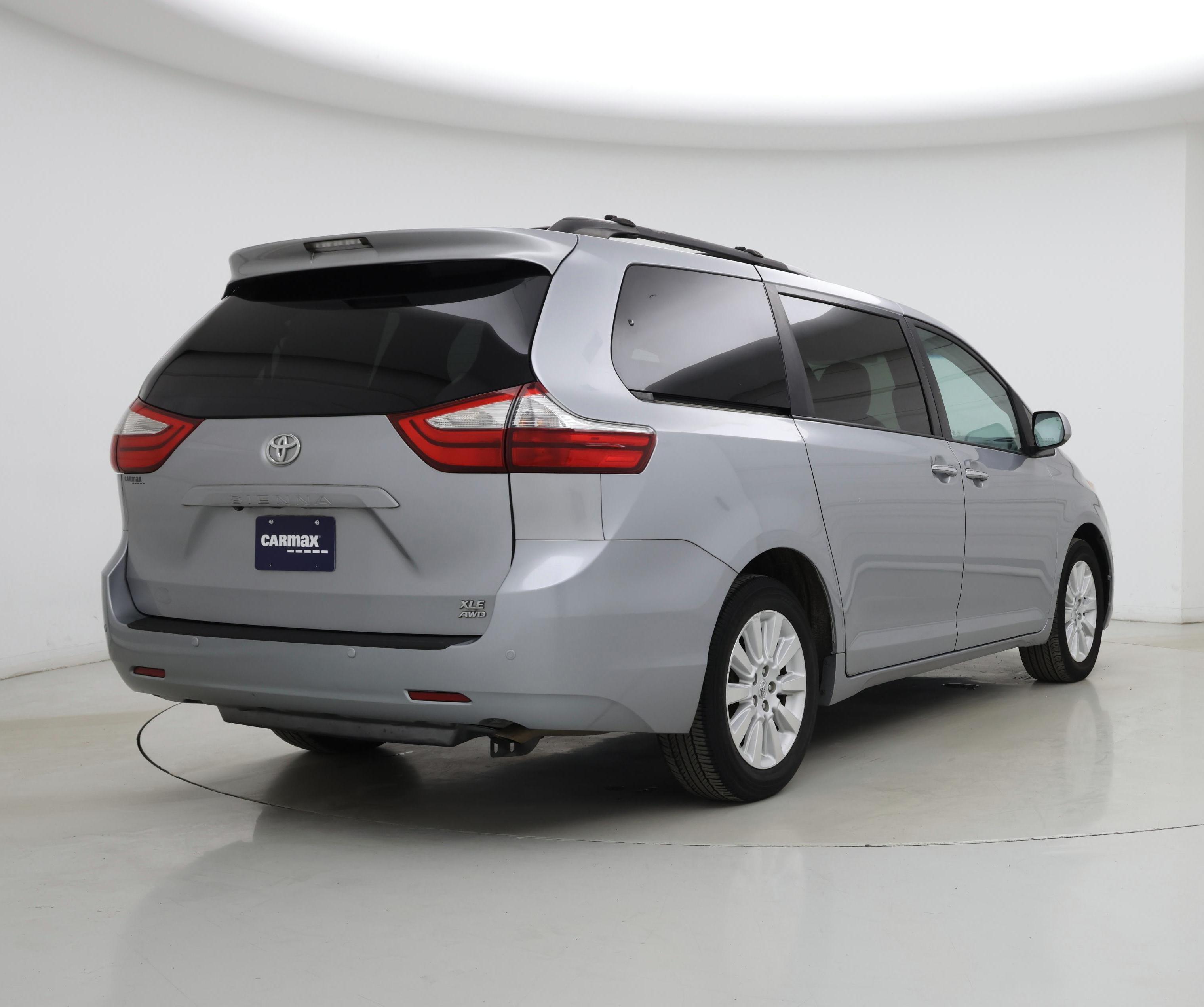 Thumbnail: 2015 Toyota Sienna - 8