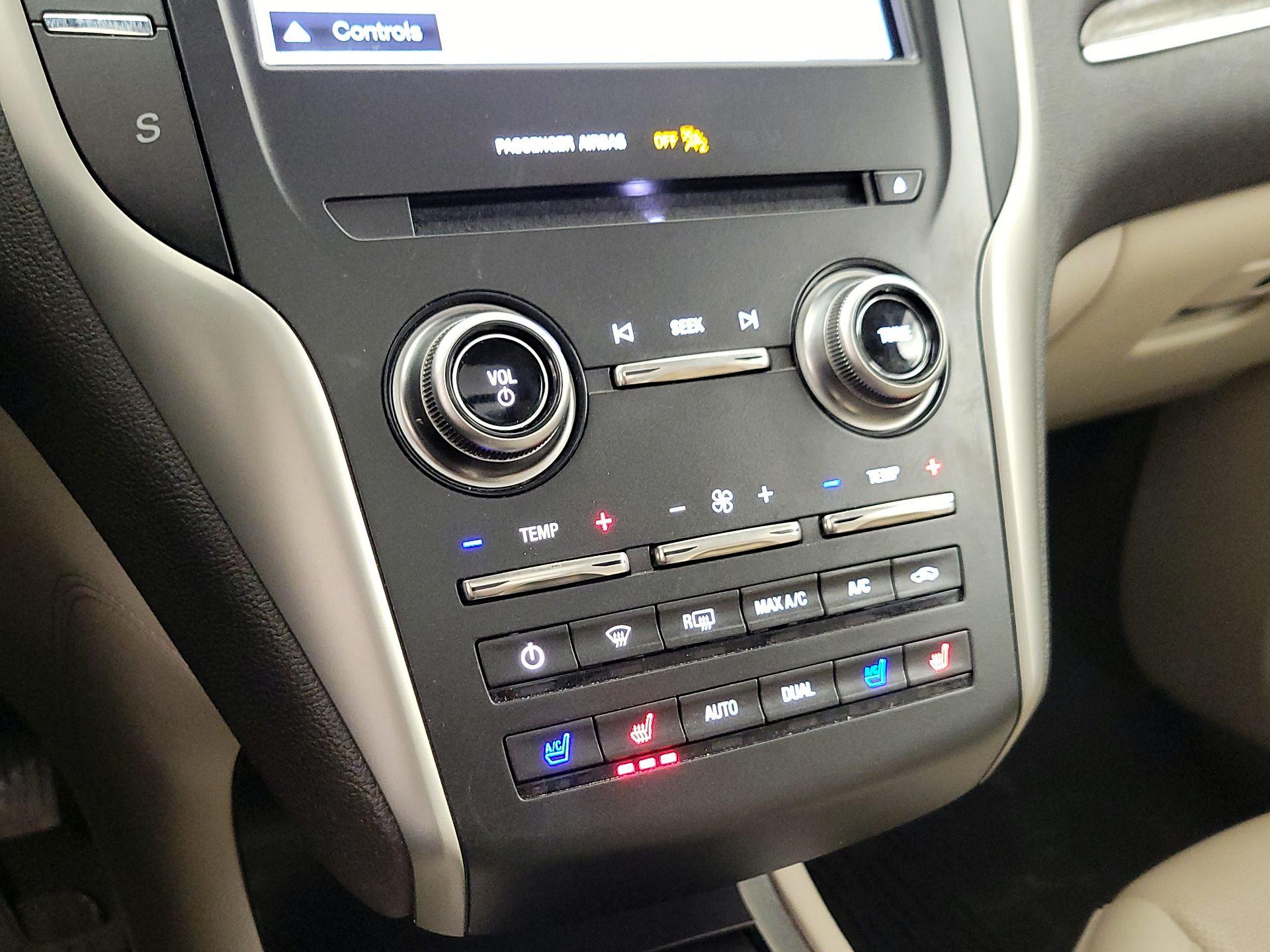 Thumbnail: 2019 Lincoln MKC - 17