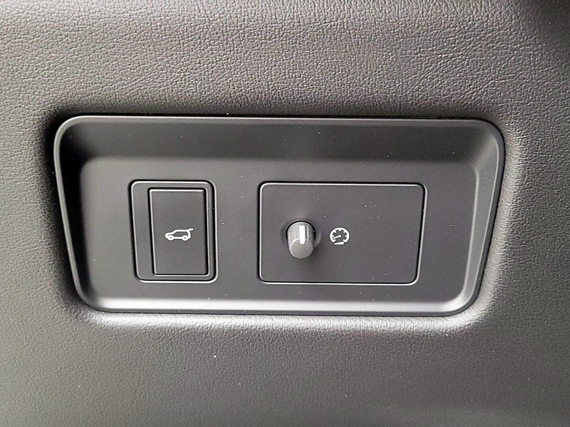 Thumbnail: 2021 Jaguar F-Pace - 13