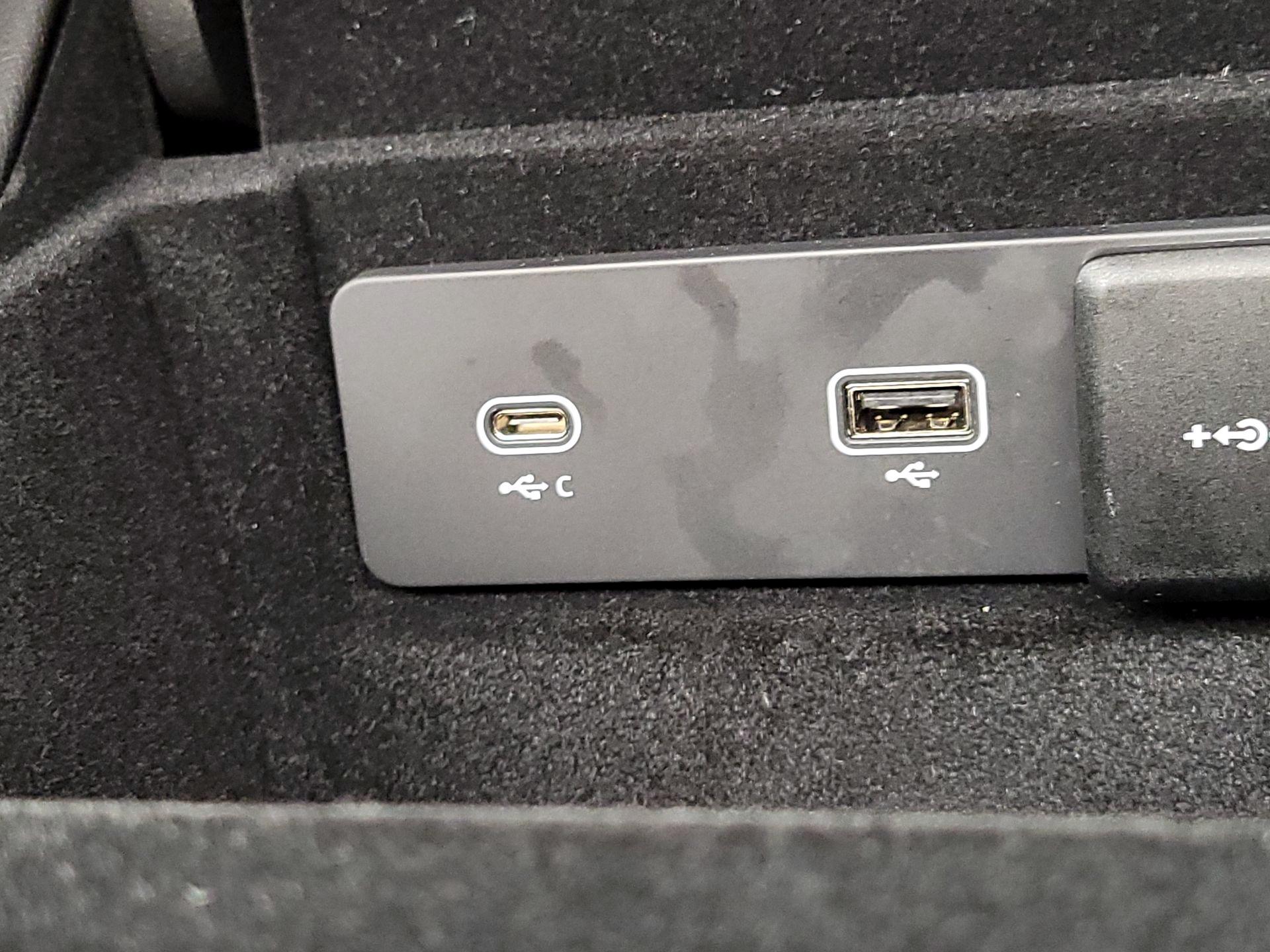 Thumbnail: 2021 Jaguar F-Pace - 19