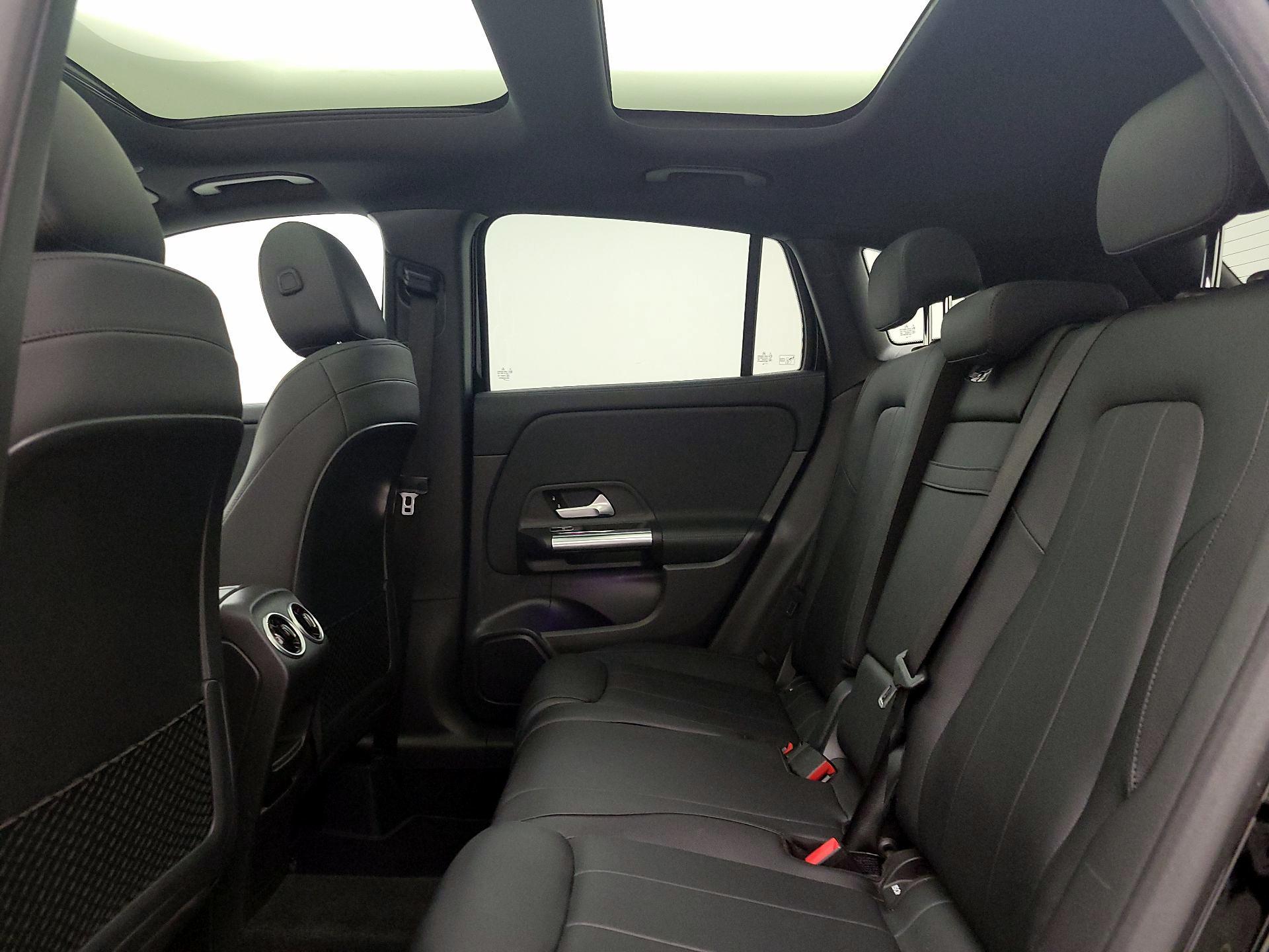 Thumbnail: 2021 Mercedes-Benz GLA - 20