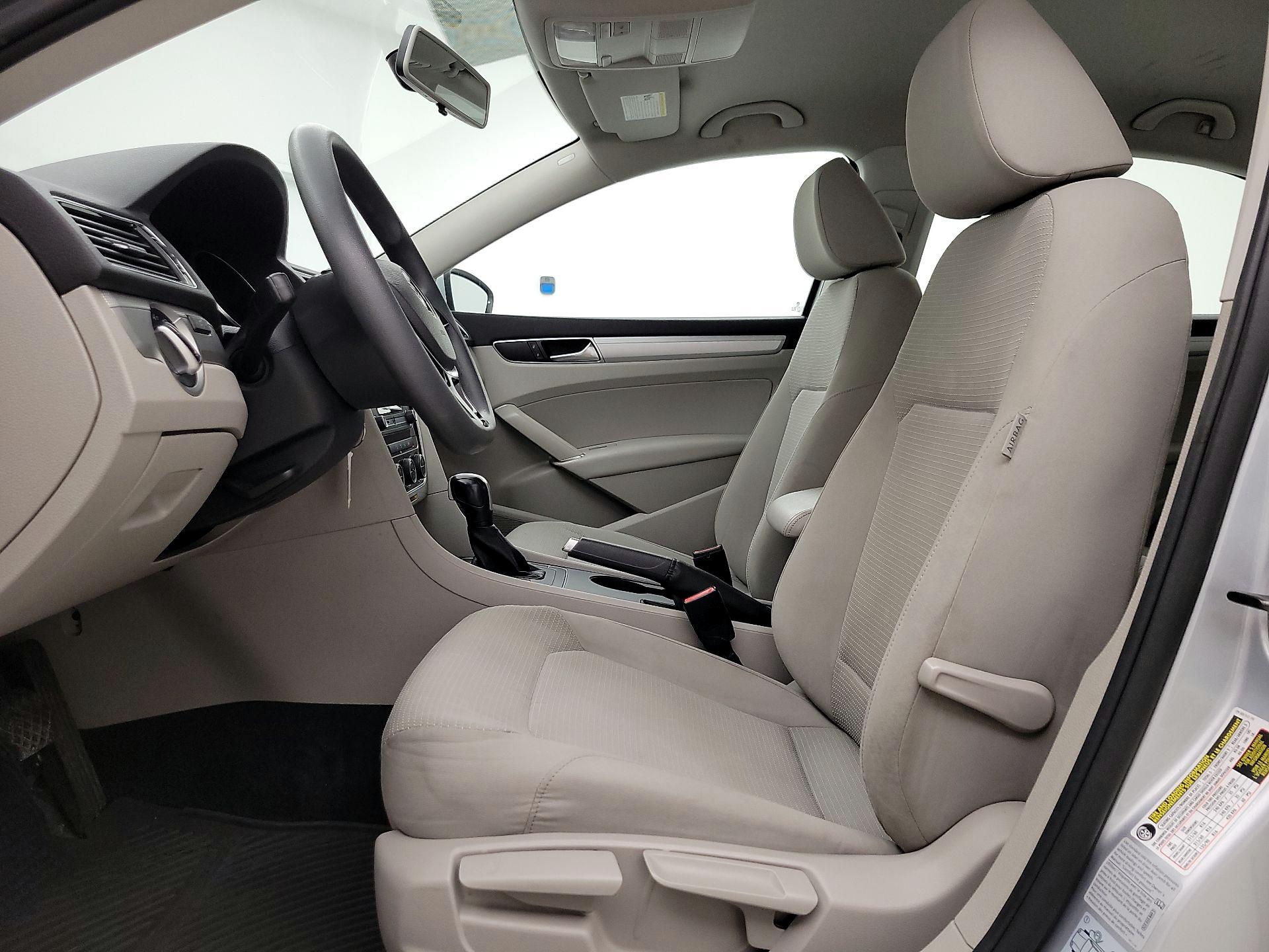 Thumbnail: 2017 Volkswagen Passat - 11