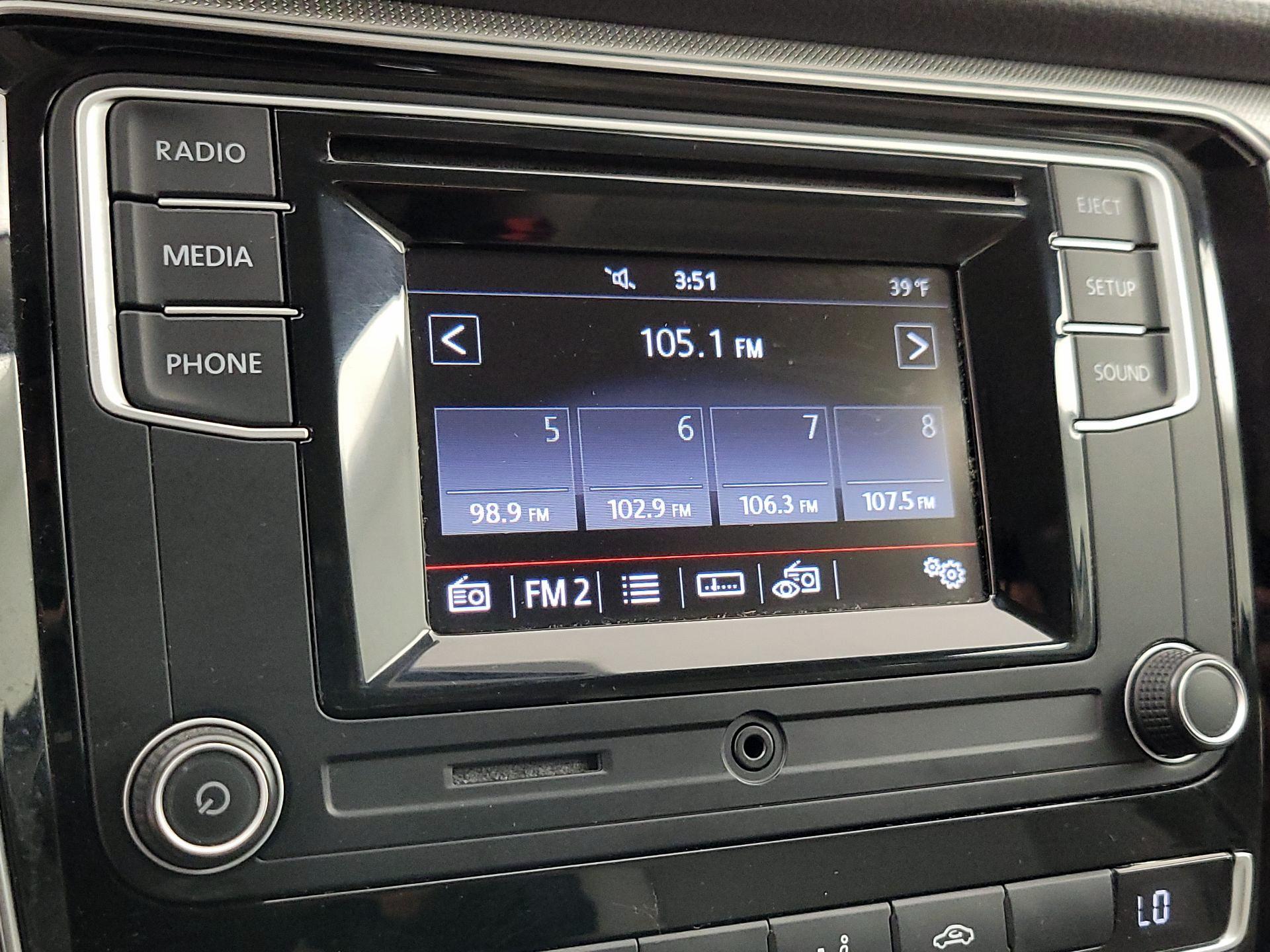 Thumbnail: 2017 Volkswagen Passat - 15