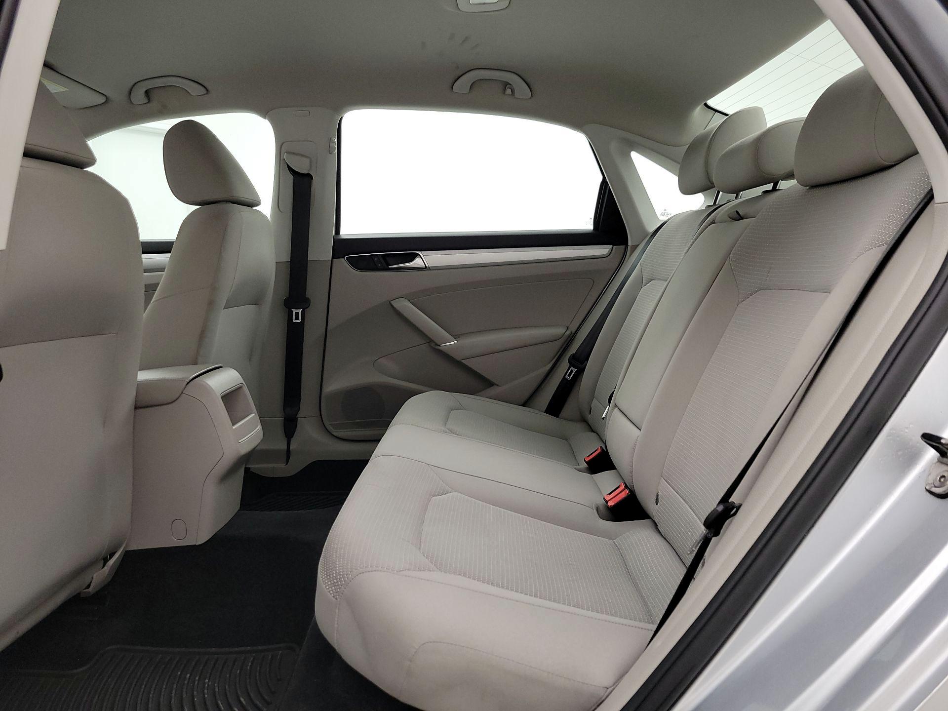 Thumbnail: 2017 Volkswagen Passat - 19