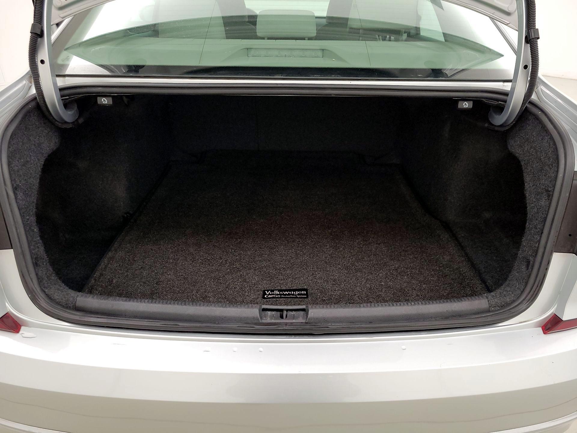 Thumbnail: 2017 Volkswagen Passat - 20