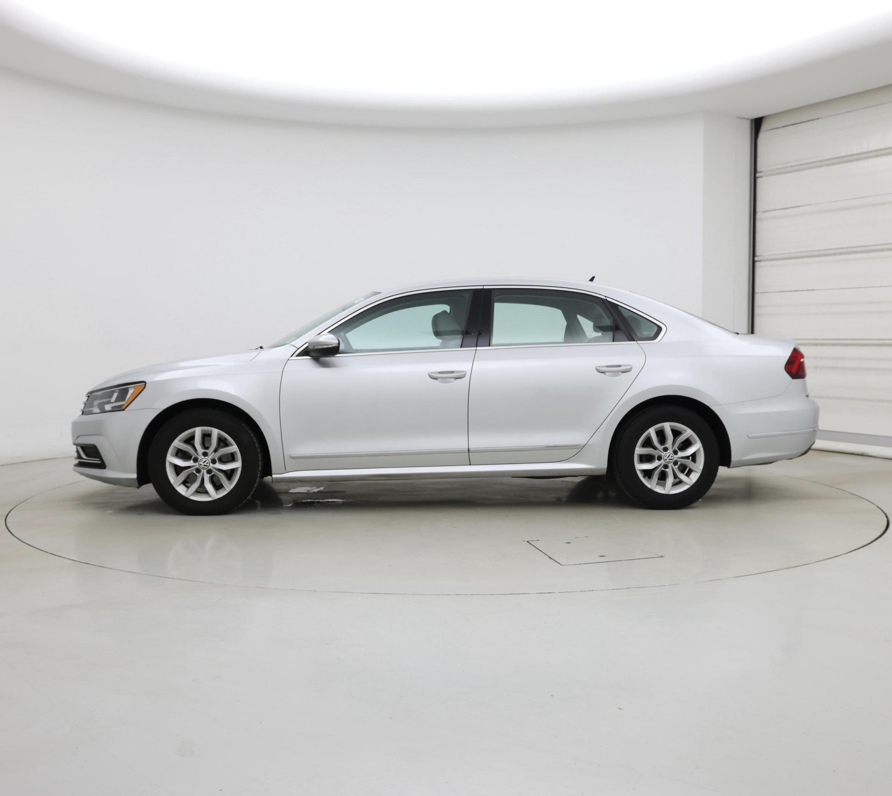 Thumbnail: 2017 Volkswagen Passat - 3