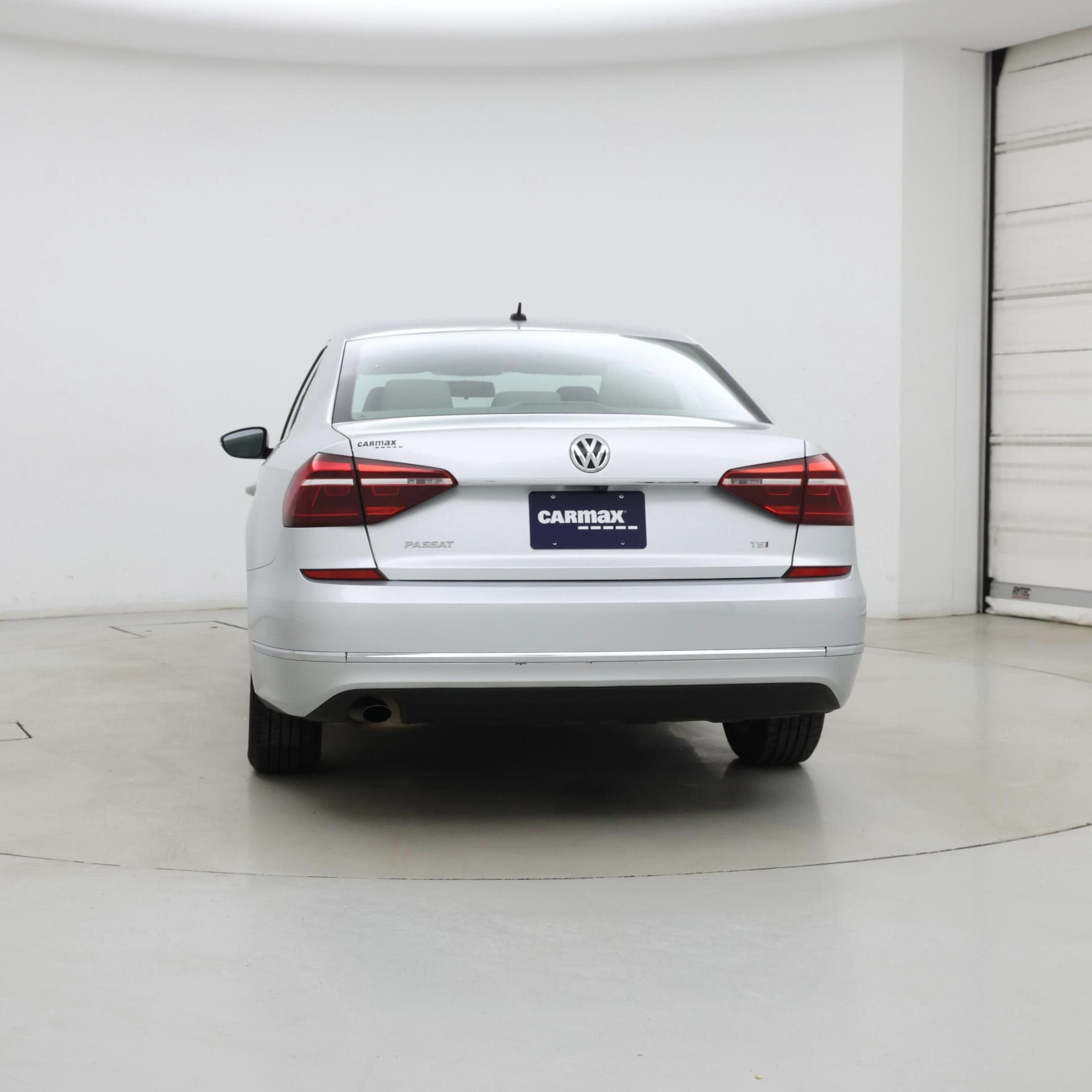 Thumbnail: 2017 Volkswagen Passat - 6