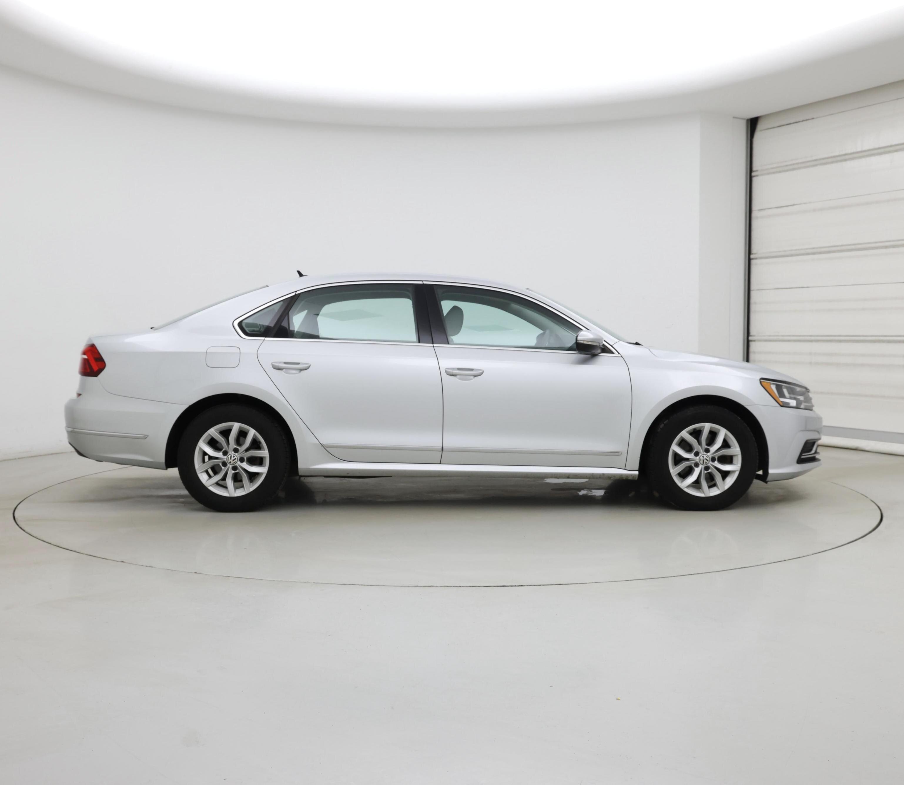 Thumbnail: 2017 Volkswagen Passat - 7