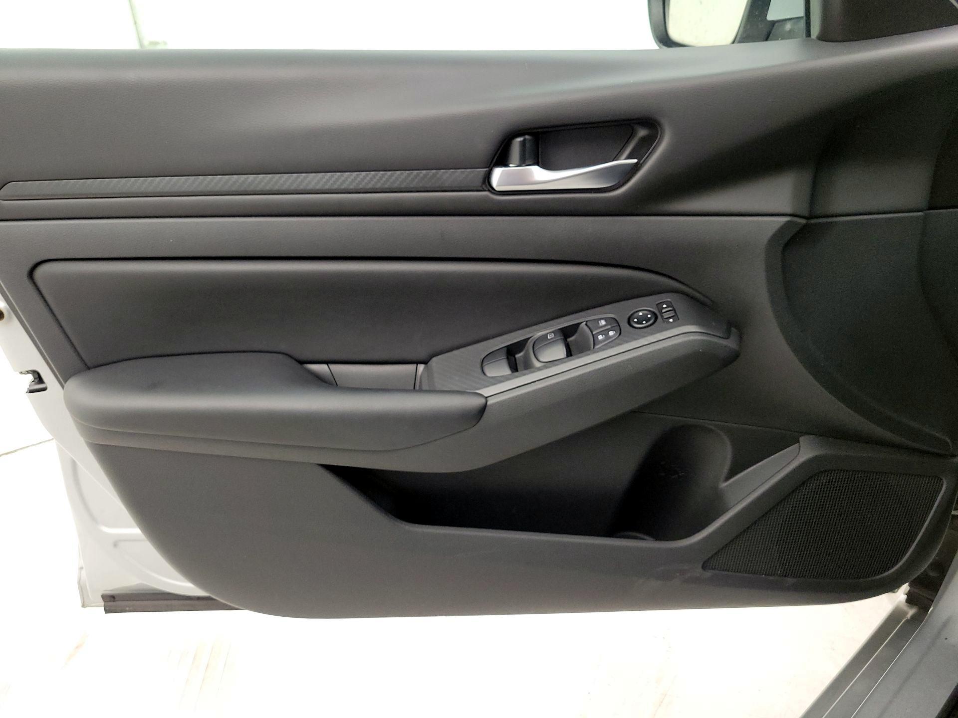 Thumbnail: 2021 Nissan Altima - 12