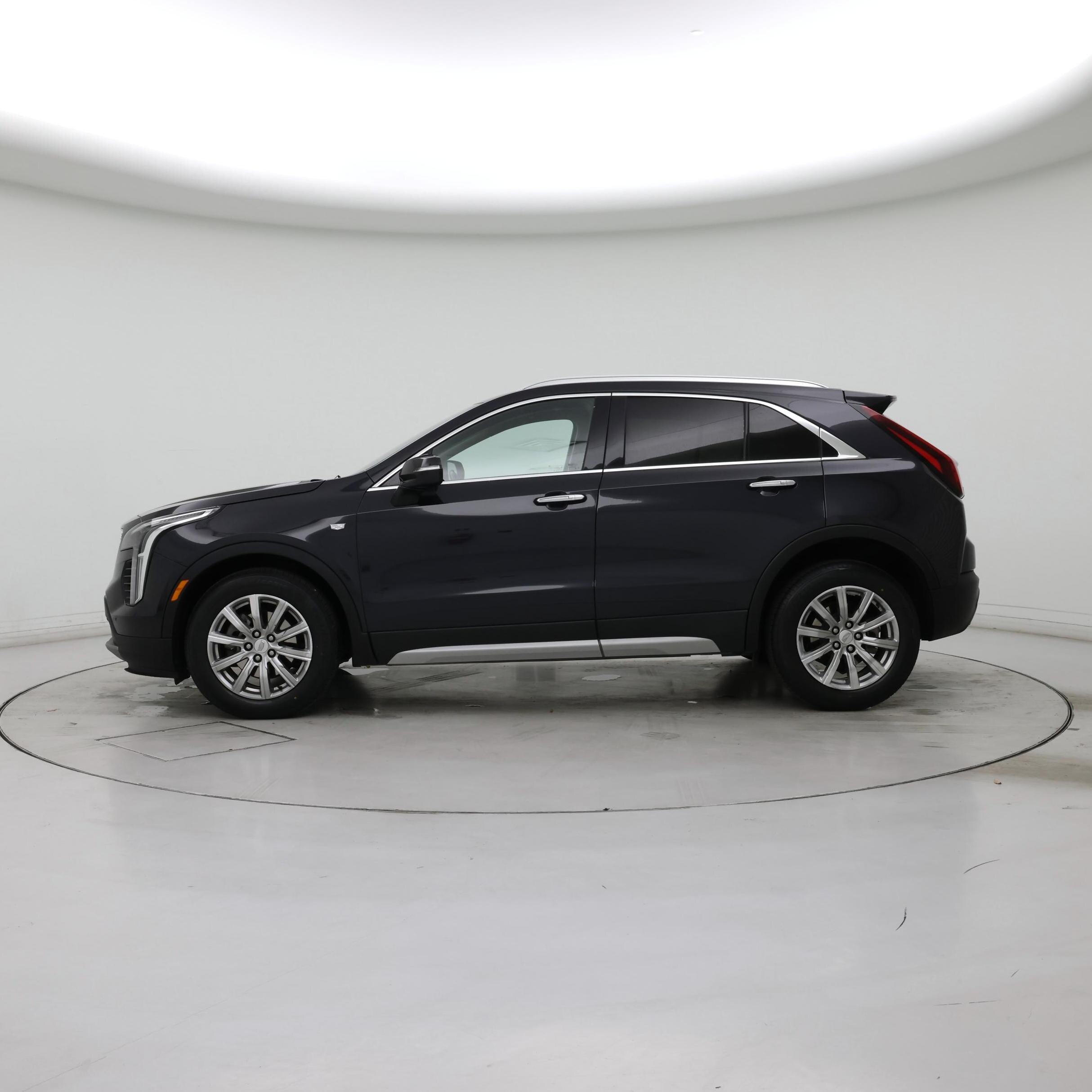 Thumbnail: 2023 Cadillac XT4 - 3
