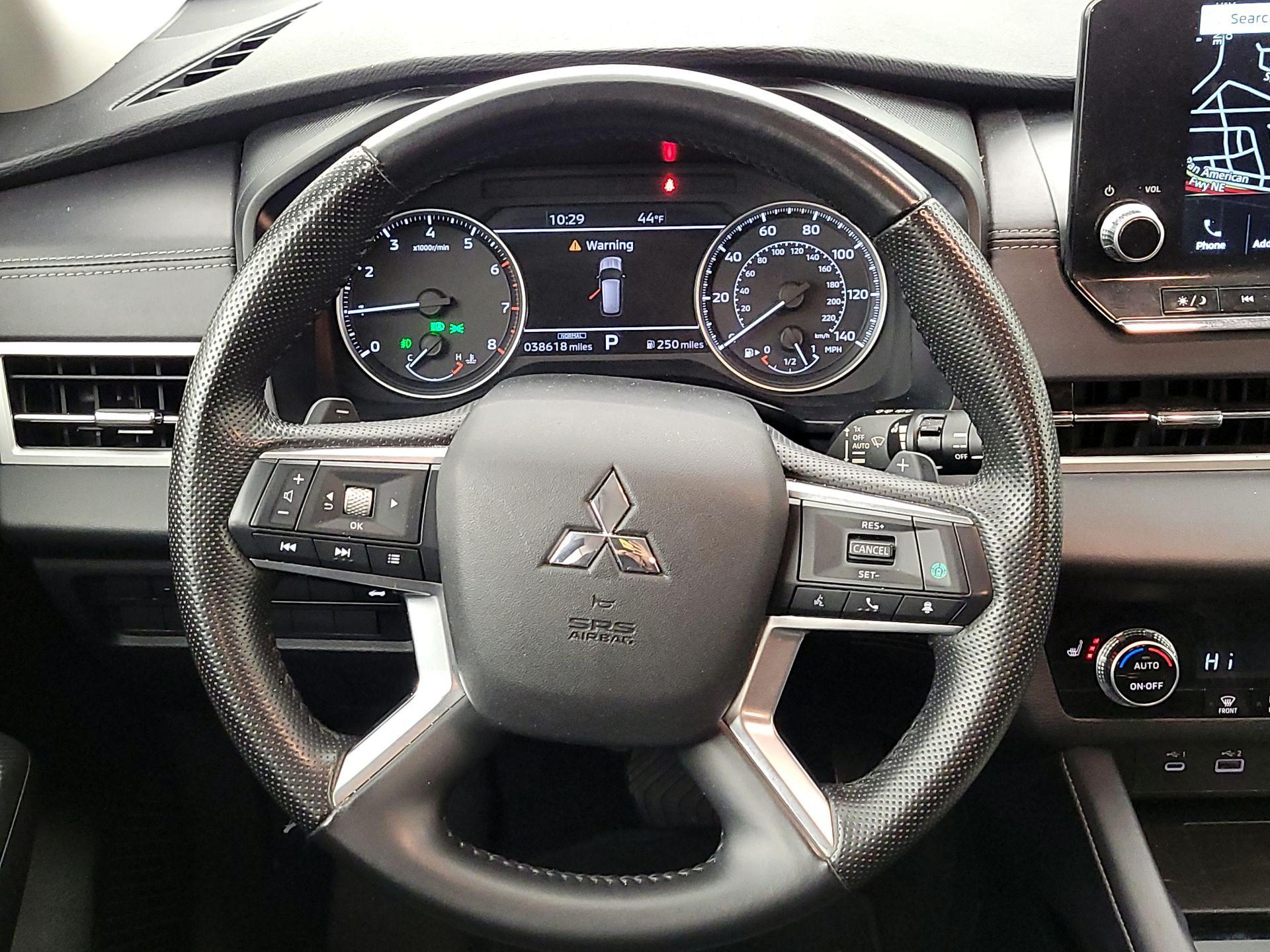 Thumbnail: 2024 Mitsubishi Outlander - 10