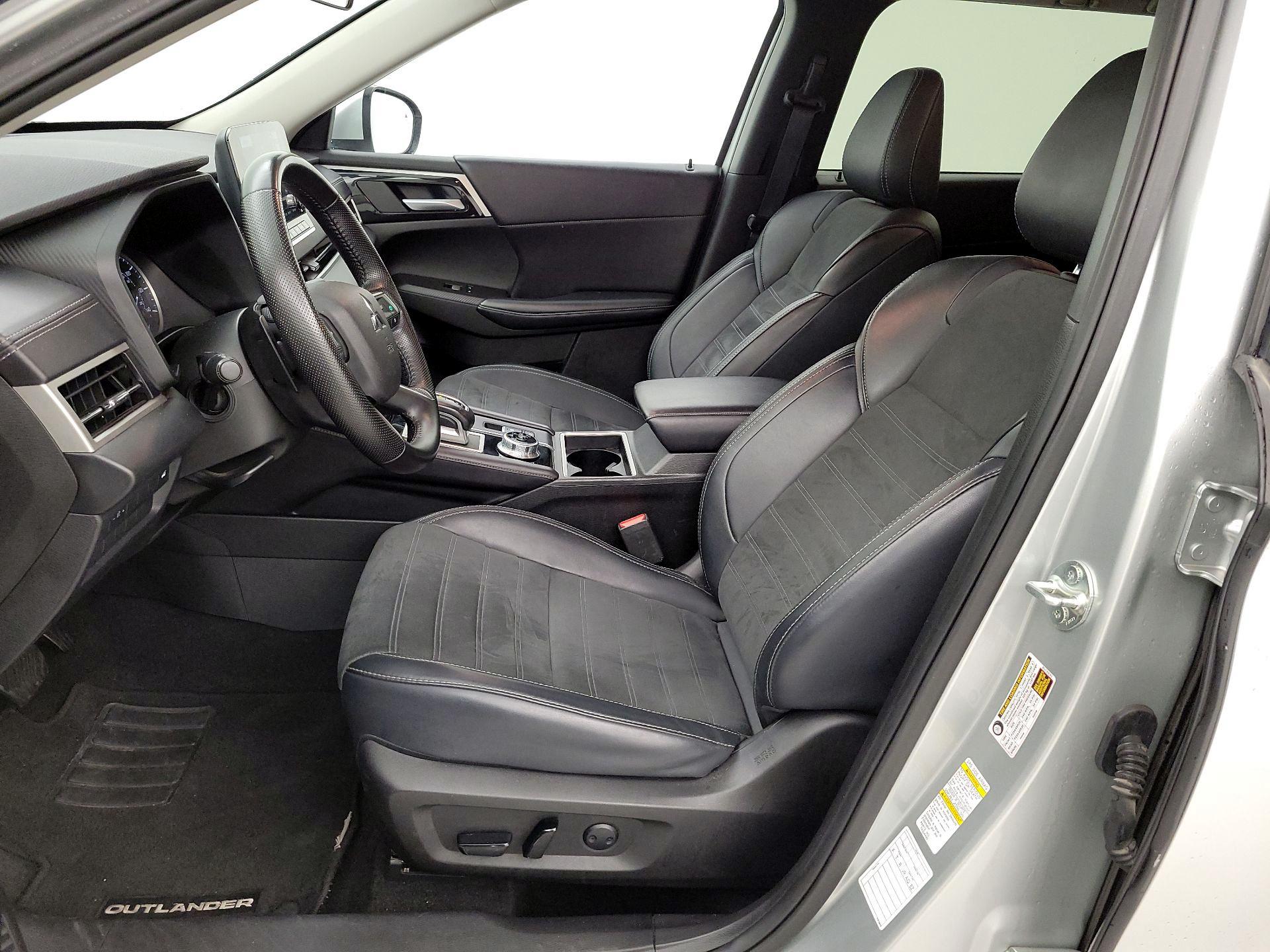 Thumbnail: 2024 Mitsubishi Outlander - 11